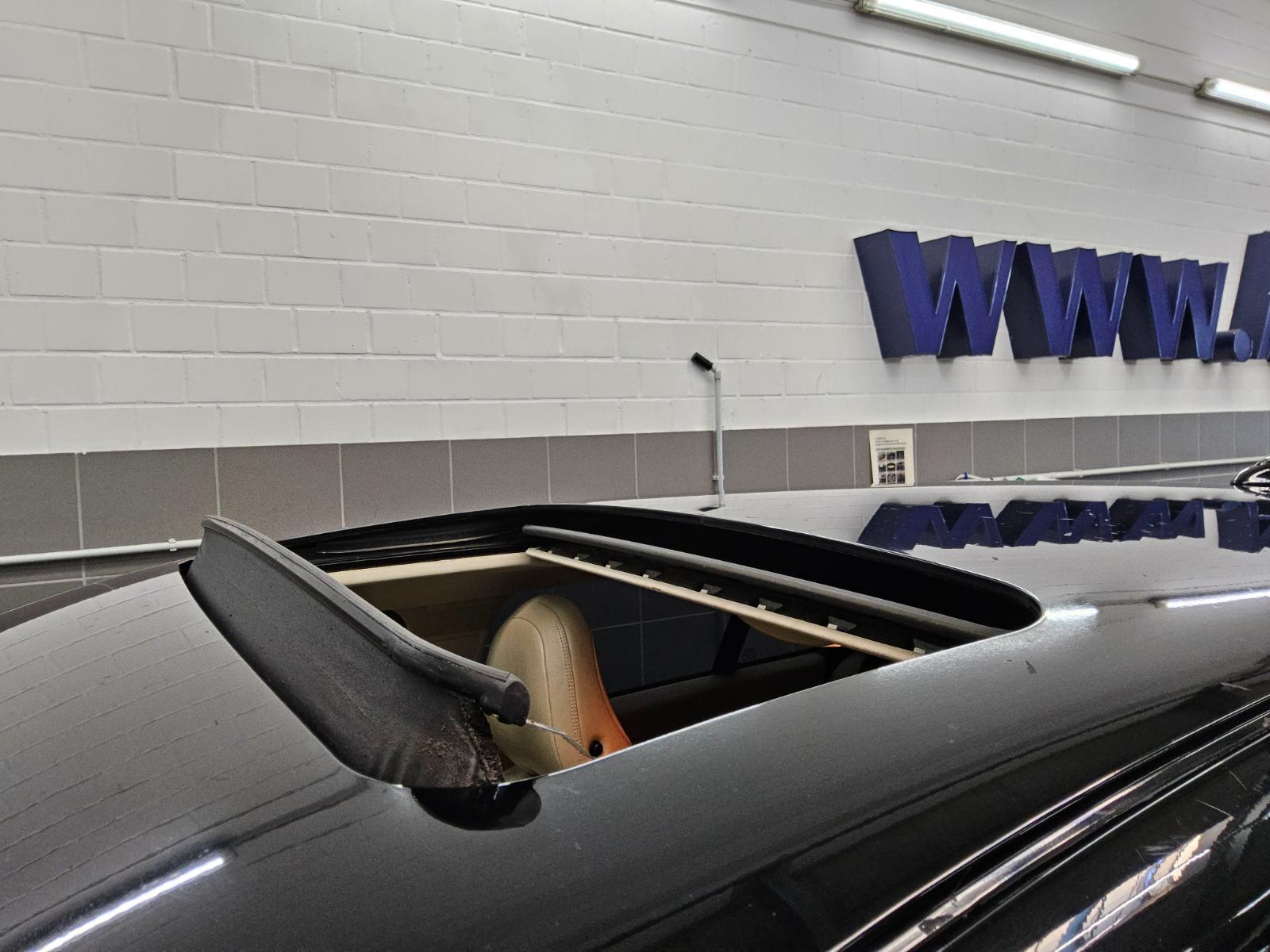 Volvo V60 D5 Kinetic Leder Navi AHK StHzg Shz HU 05/27 10