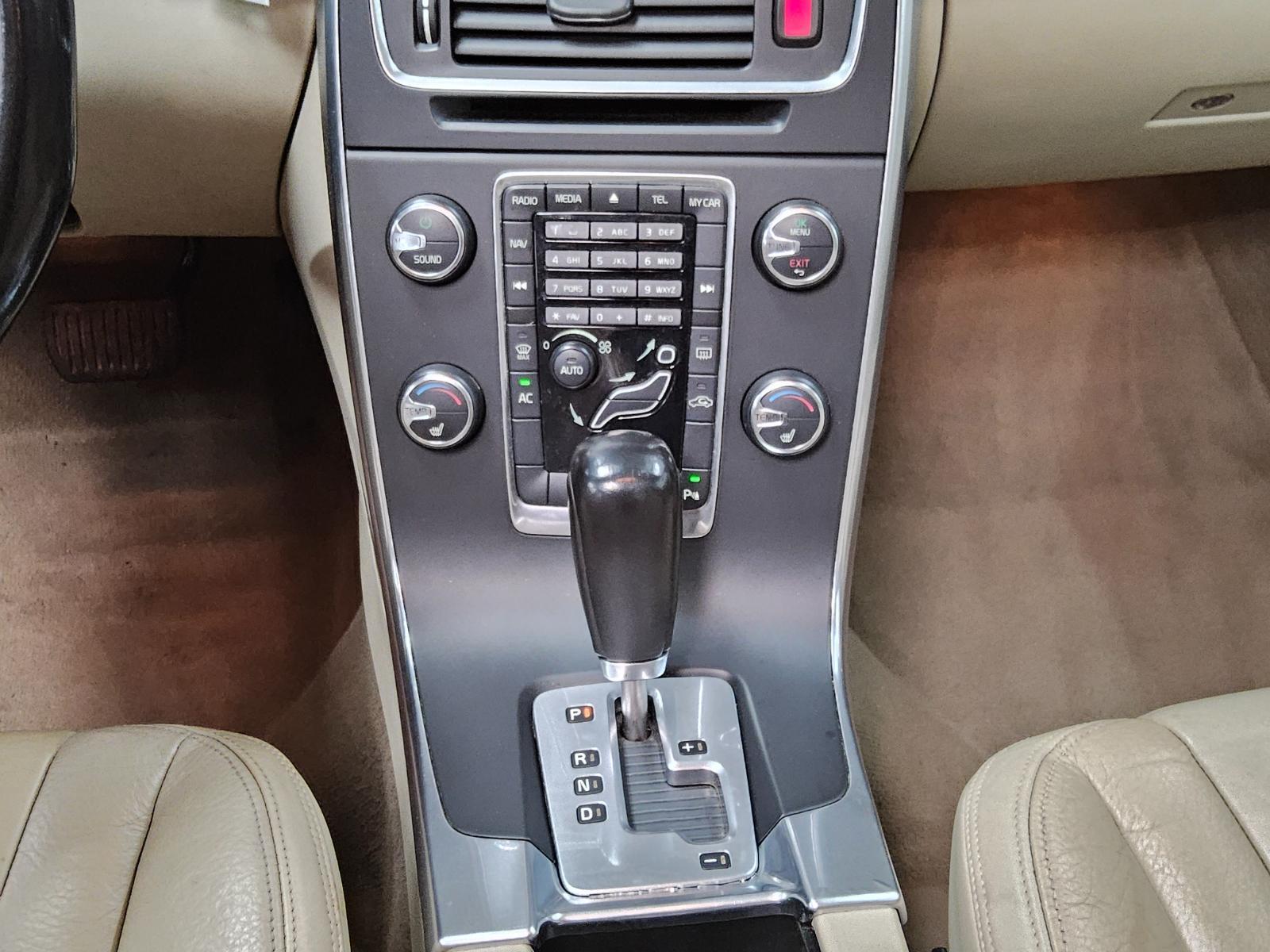 Volvo V60 D5 Kinetic Leder Navi AHK StHzg Shz HU 05/27 6