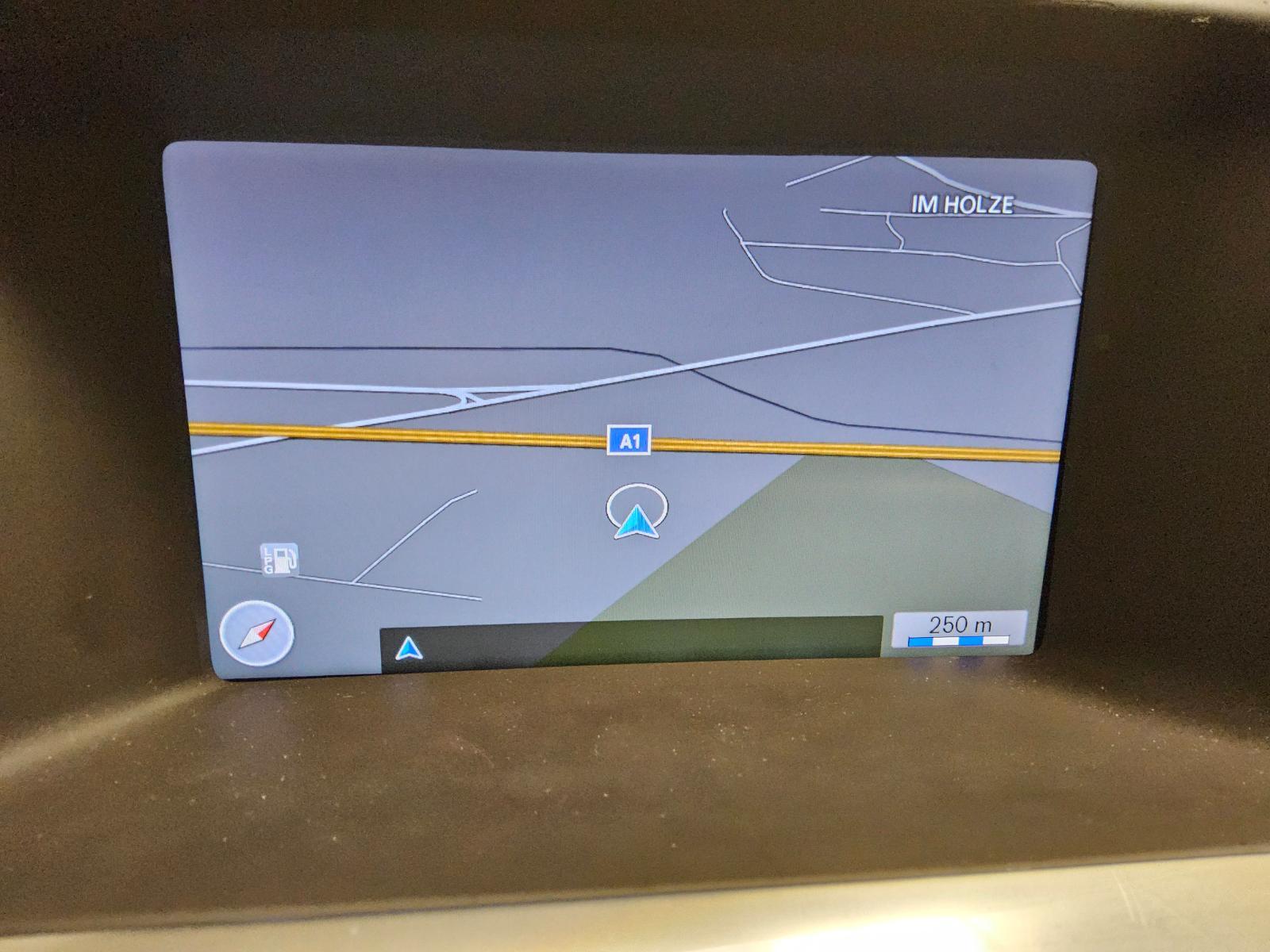 Volvo V60 D5 Kinetic Leder Navi AHK StHzg Shz HU 05/27 7