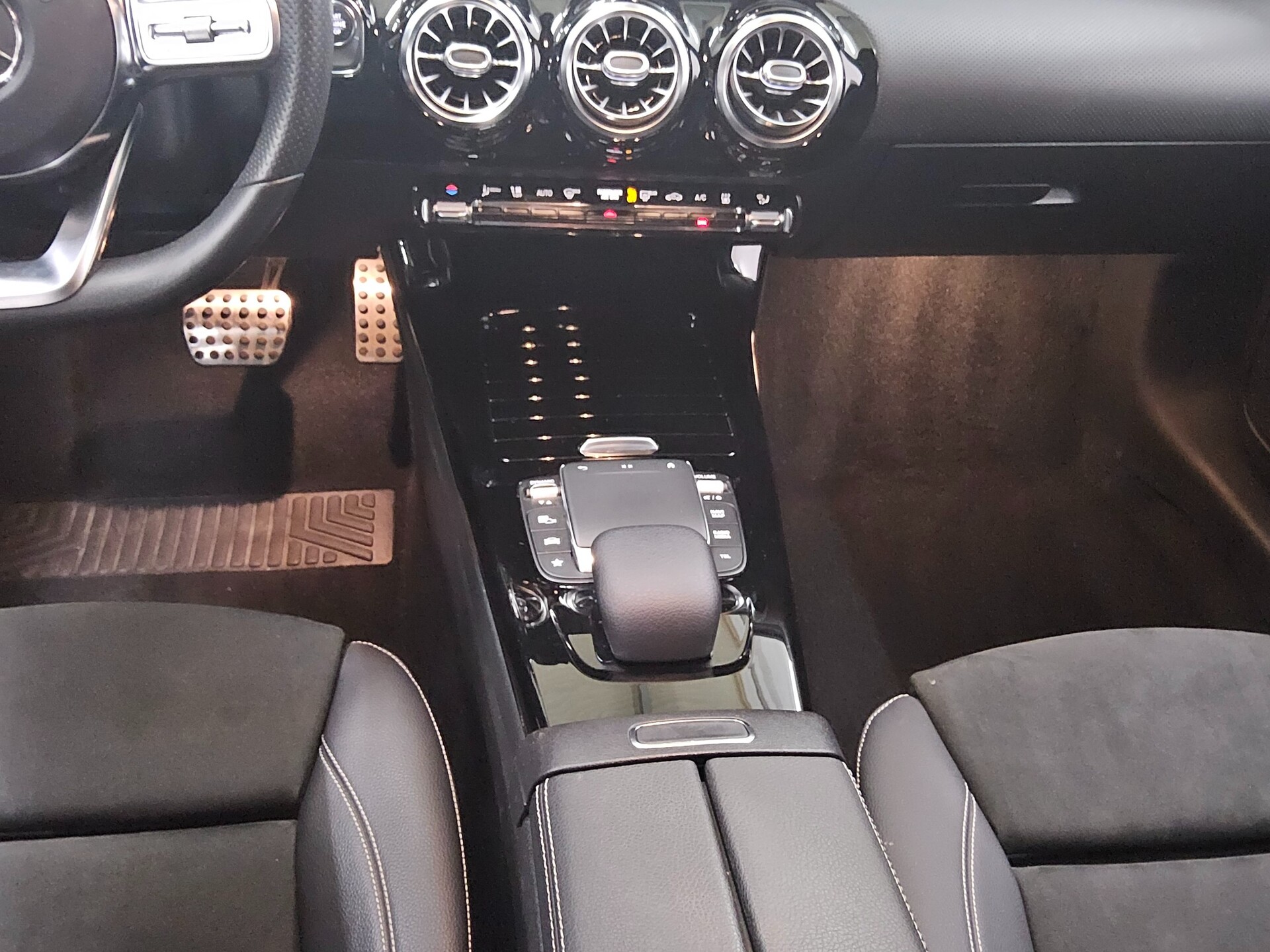 Mercedes-Benz CLA 250 Shooting Brake e AMG-Line Navi LED MBUX 6