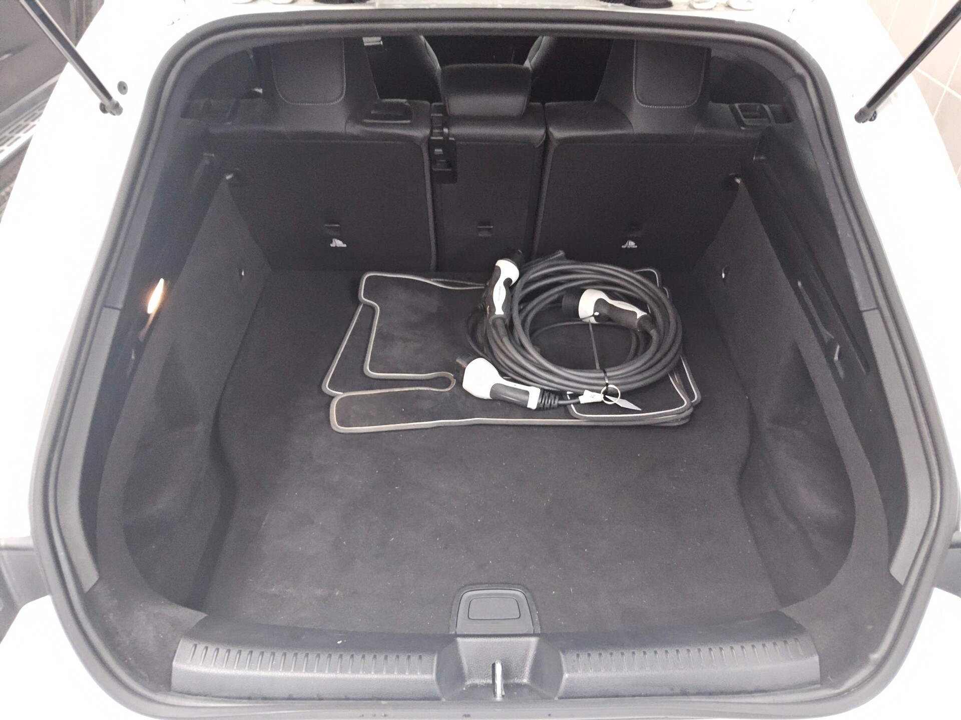 Mercedes-Benz CLA 250 Shooting Brake e AMG-Line Navi LED MBUX 13