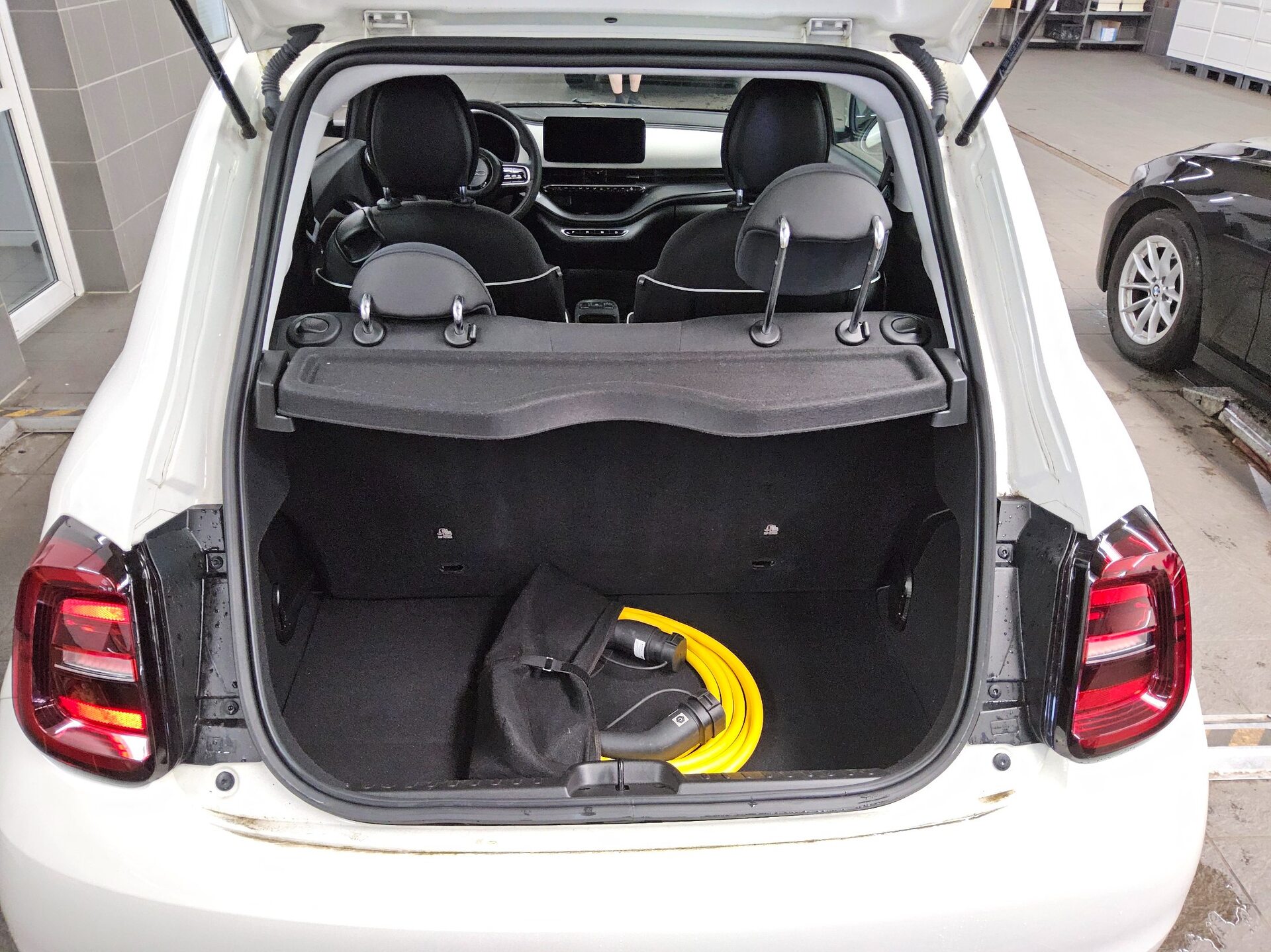 Fiat 500e Base 42kWh Bluetooth MFL DAB+ 11