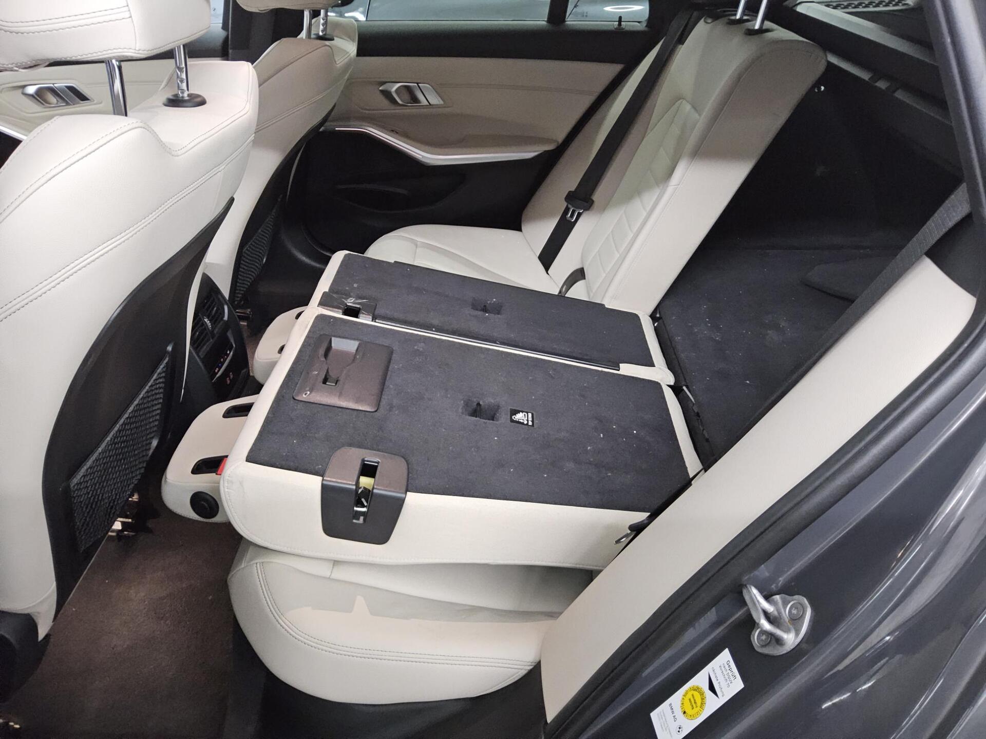 BMW 320dA Touring M-Sport Leder Navi LED Curved LC 13