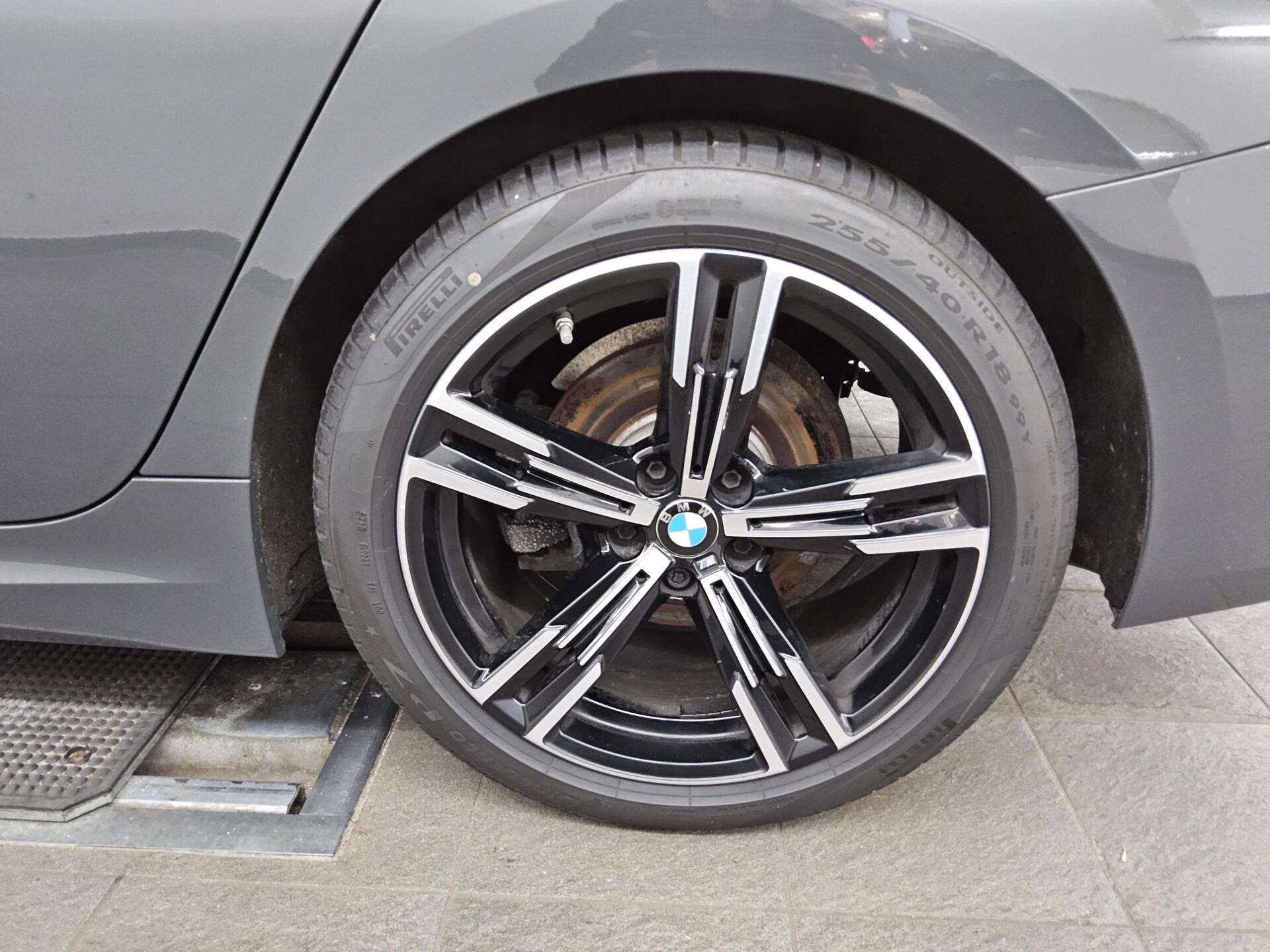 BMW 320dA Touring M-Sport Leder Navi LED Curved LC 11