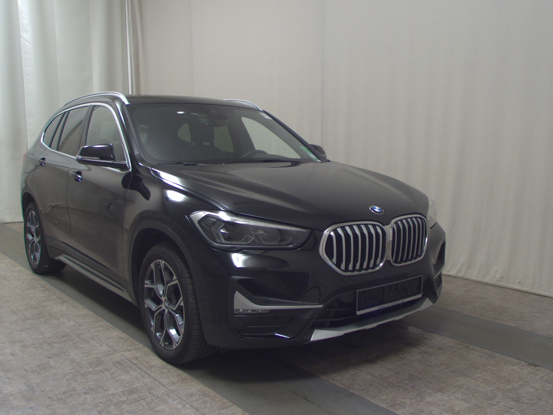 BMW X1 sDrive18d X-Line T-Leder Navi LED+ Pano AHK 3