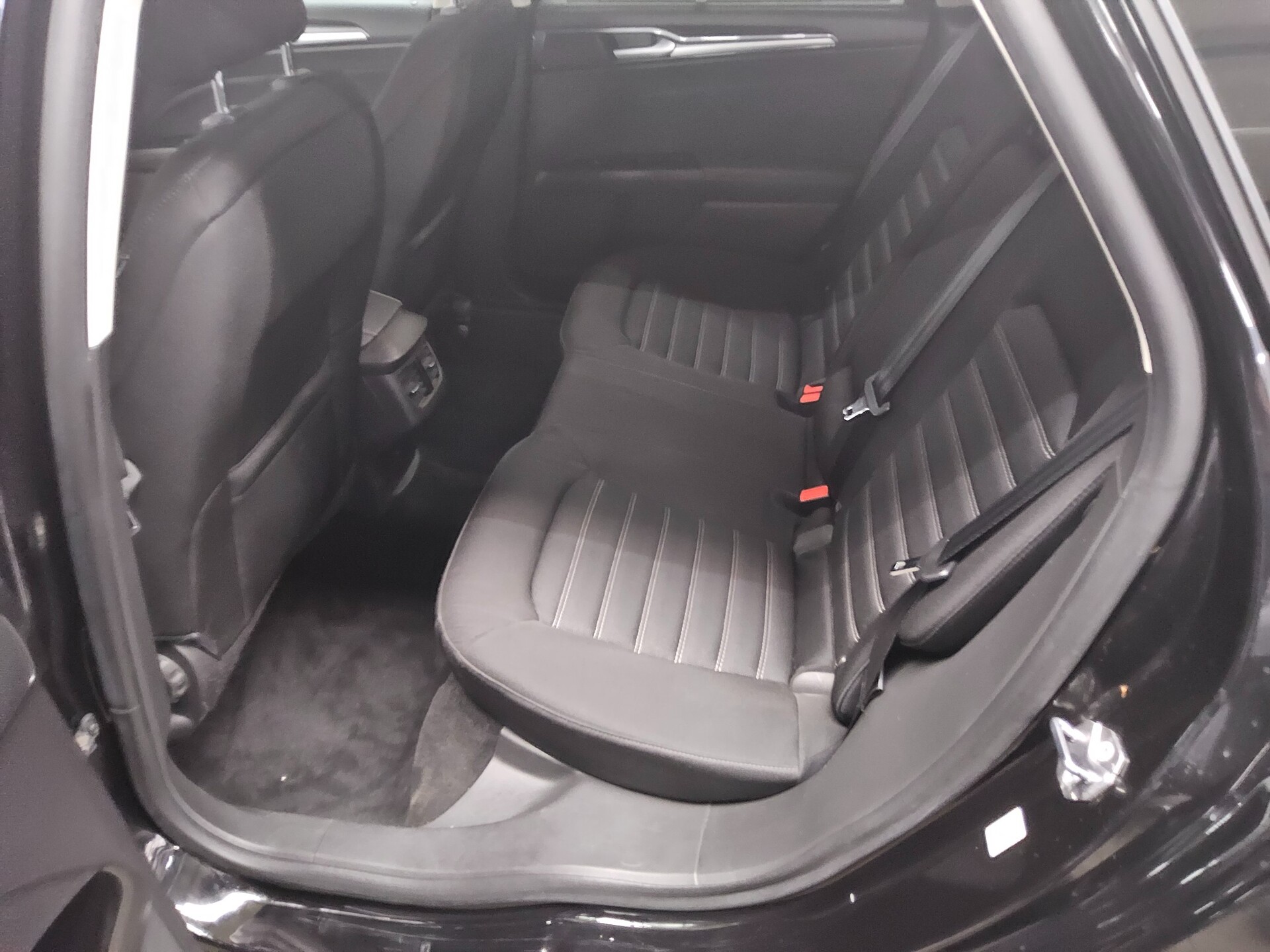 Ford Mondeo Turnier 2.0 EB Business Navi LED RfK AHK 12