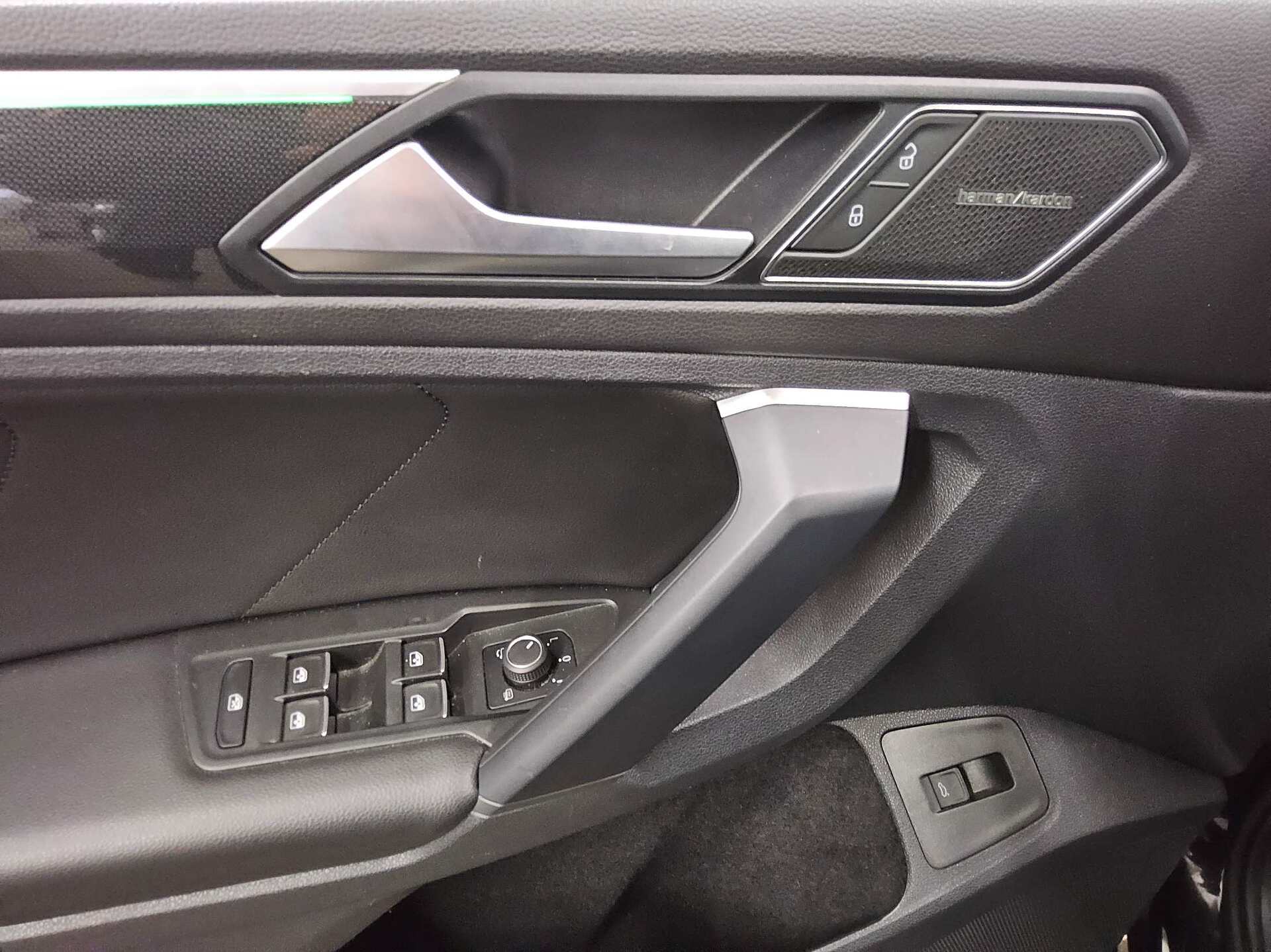 Volkswagen Tiguan 2.0 TDI Elegance Leder Navi LED AID H-K 10