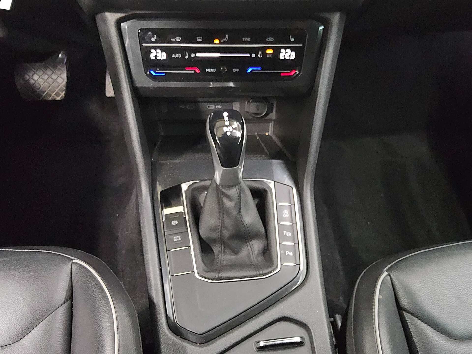 Volkswagen Tiguan 2.0 TDI Elegance Leder Navi LED AID H-K 6