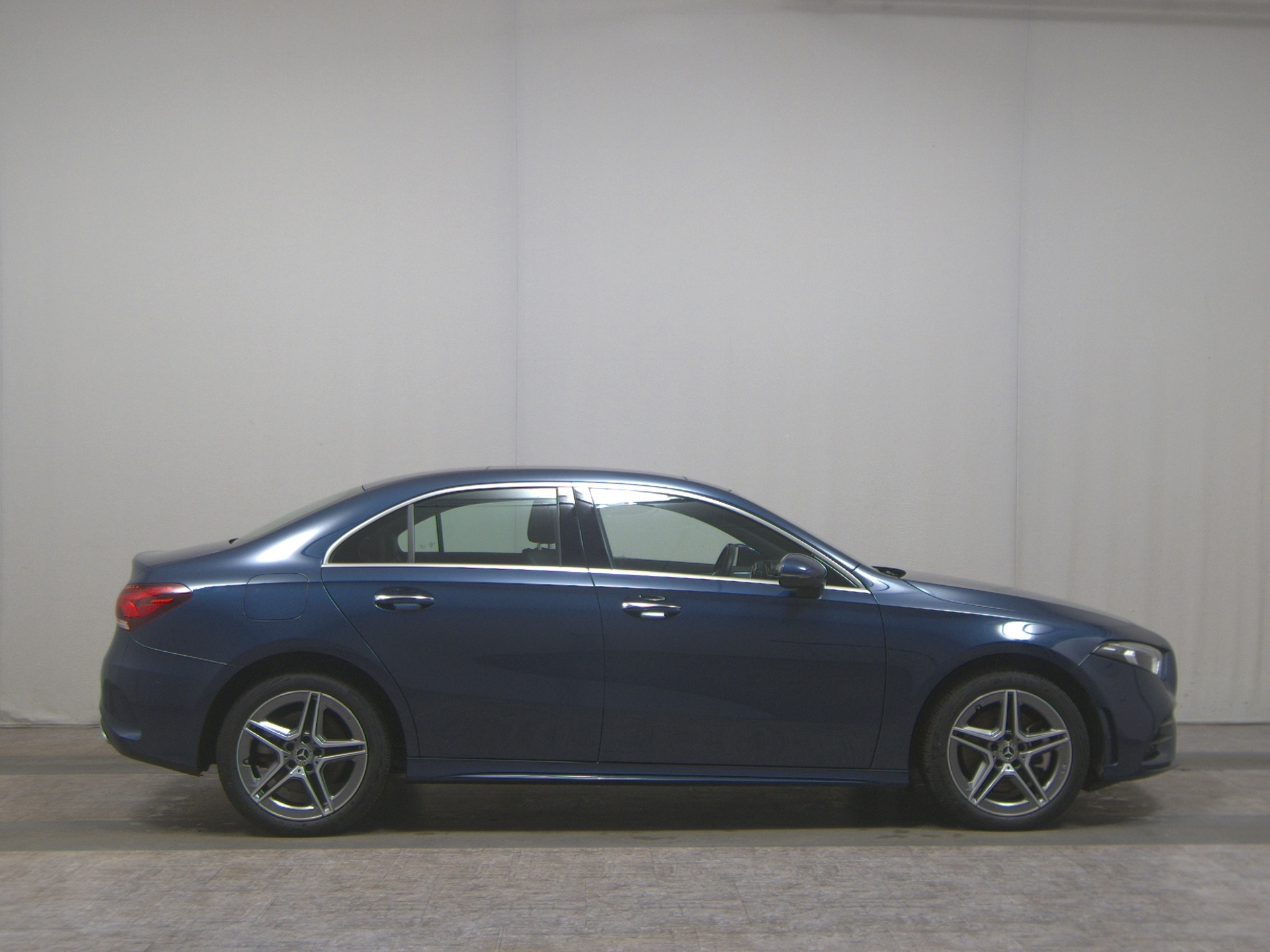 Mercedes-Benz A 250 e AMG-Line Navi LED Pano PDC Shz Tempomat