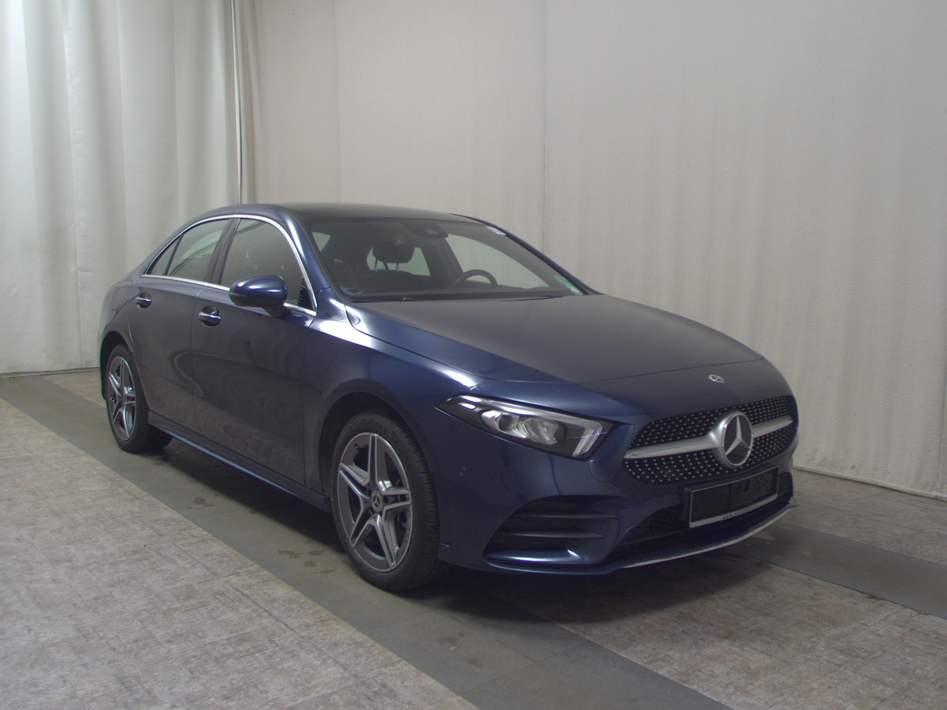 Mercedes-Benz A 250 e AMG-Line Navi LED Pano PDC Shz Tempomat 3