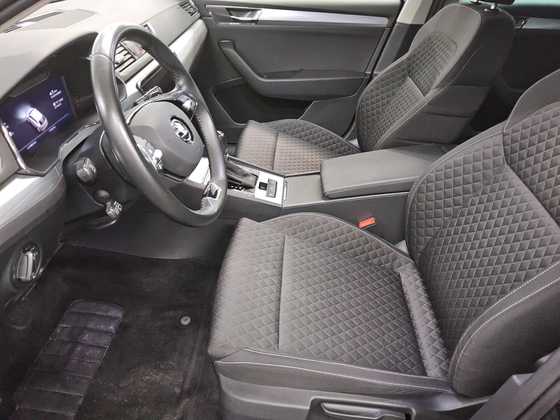 Skoda Superb Kombi 2.0 TDI Ambition Navi LED vc RfK 9