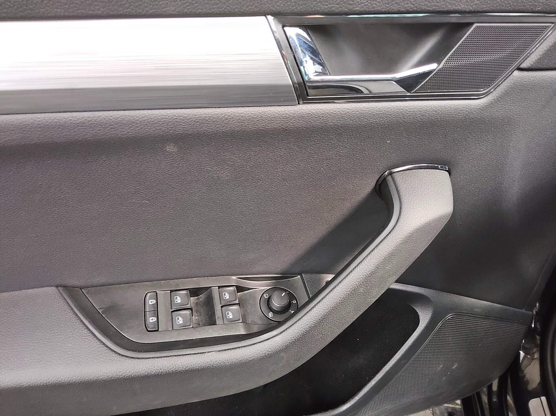 Skoda Superb Kombi 2.0 TDI Ambition Navi LED vc RfK 10