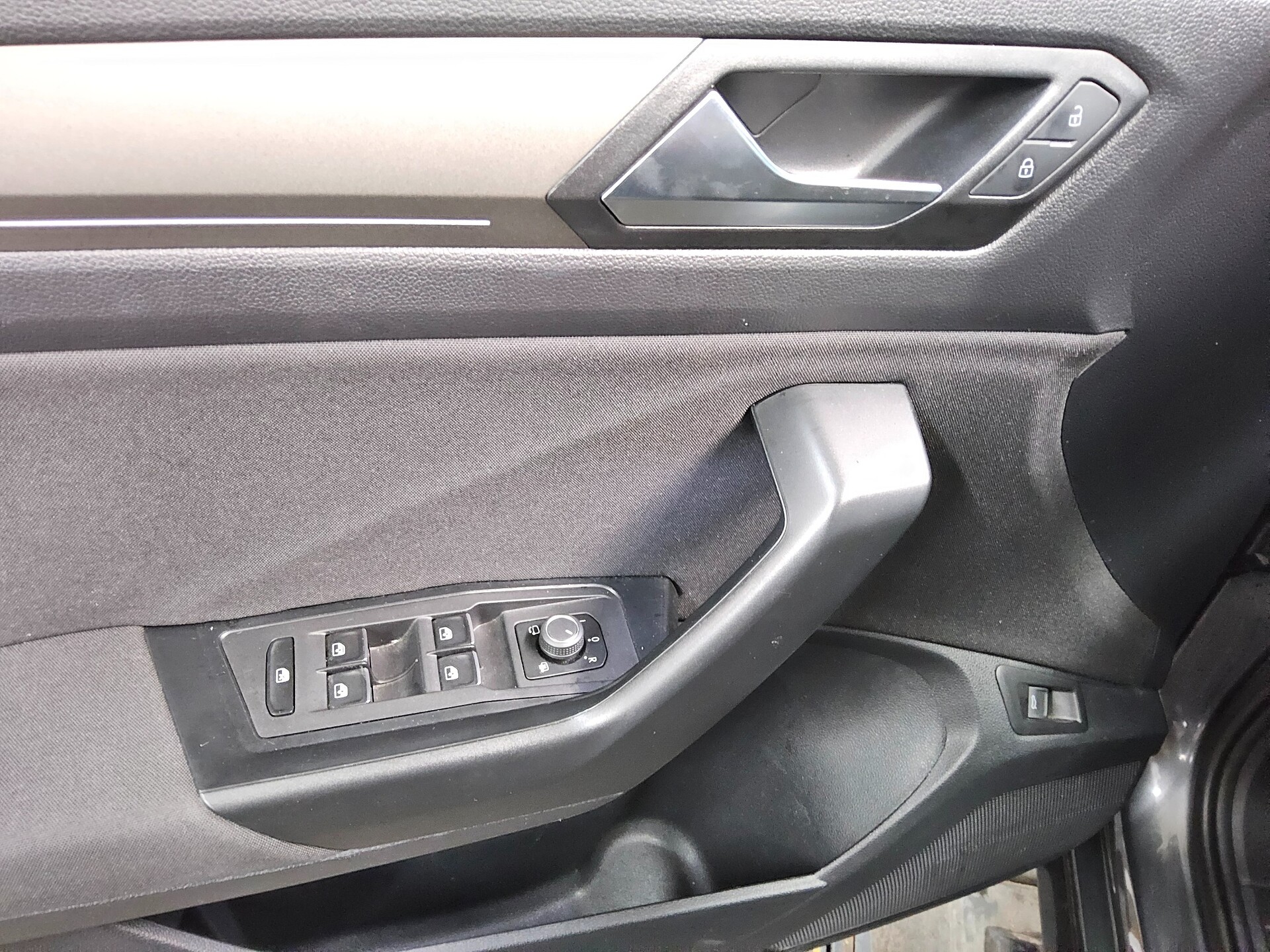 Volkswagen T-Roc 2.0 TDI Style Navi LED AID RfK Shz PDC 10