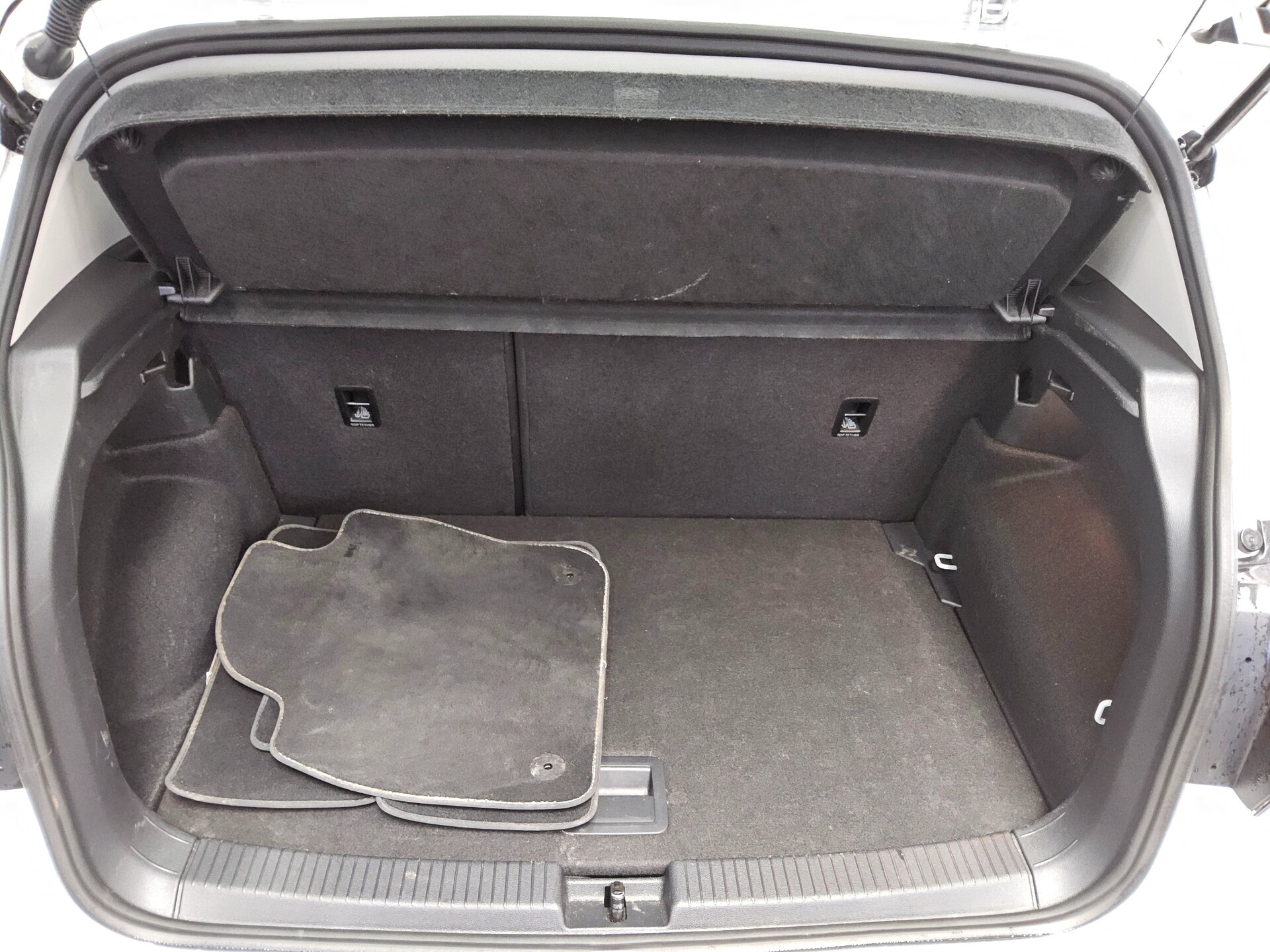 Volkswagen T-Cross 1.0 TSI Life Navi LED DC PDC SHZ 12