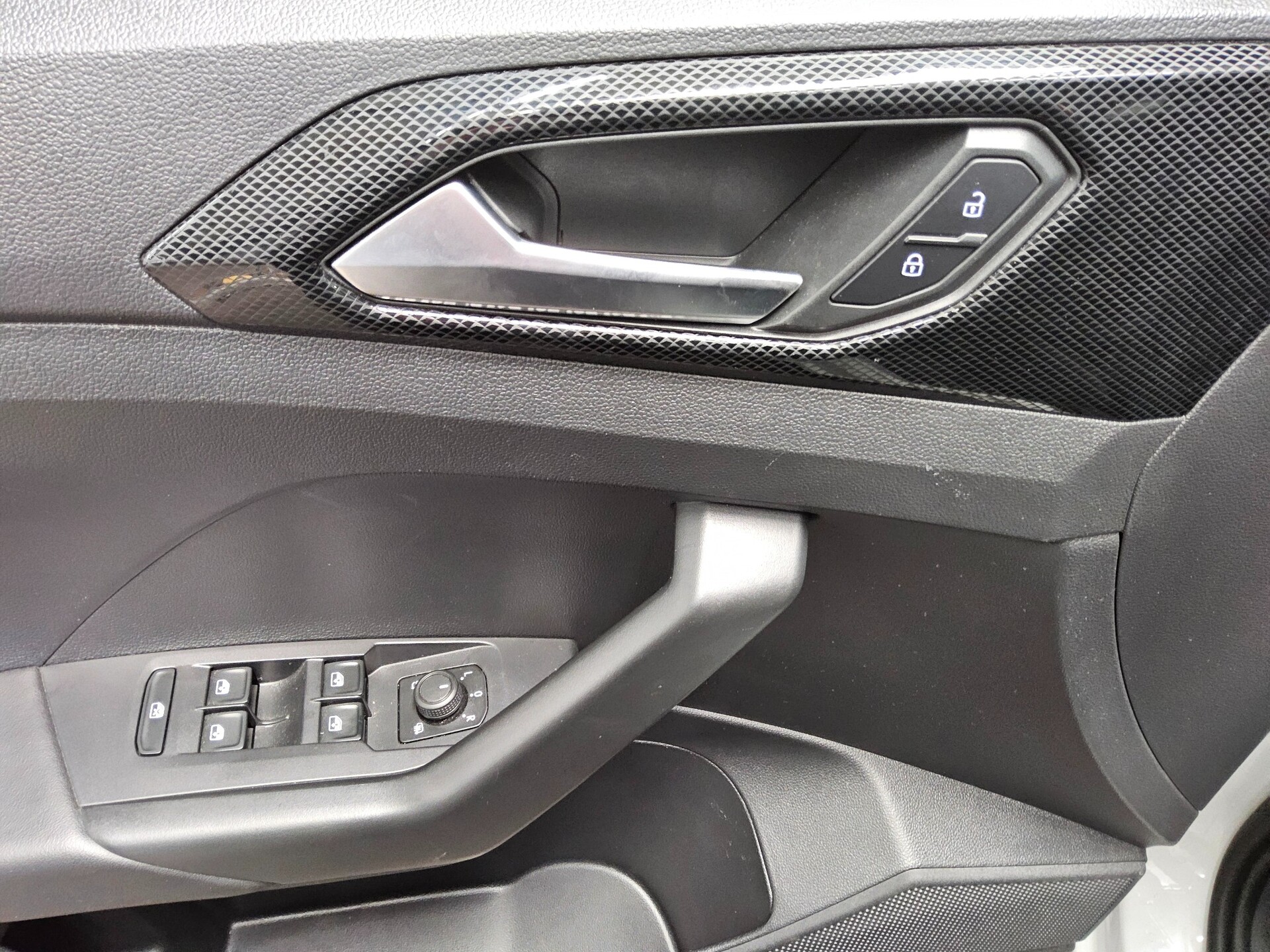 Volkswagen T-Cross 1.0 TSI Life Navi LED DC PDC SHZ 10