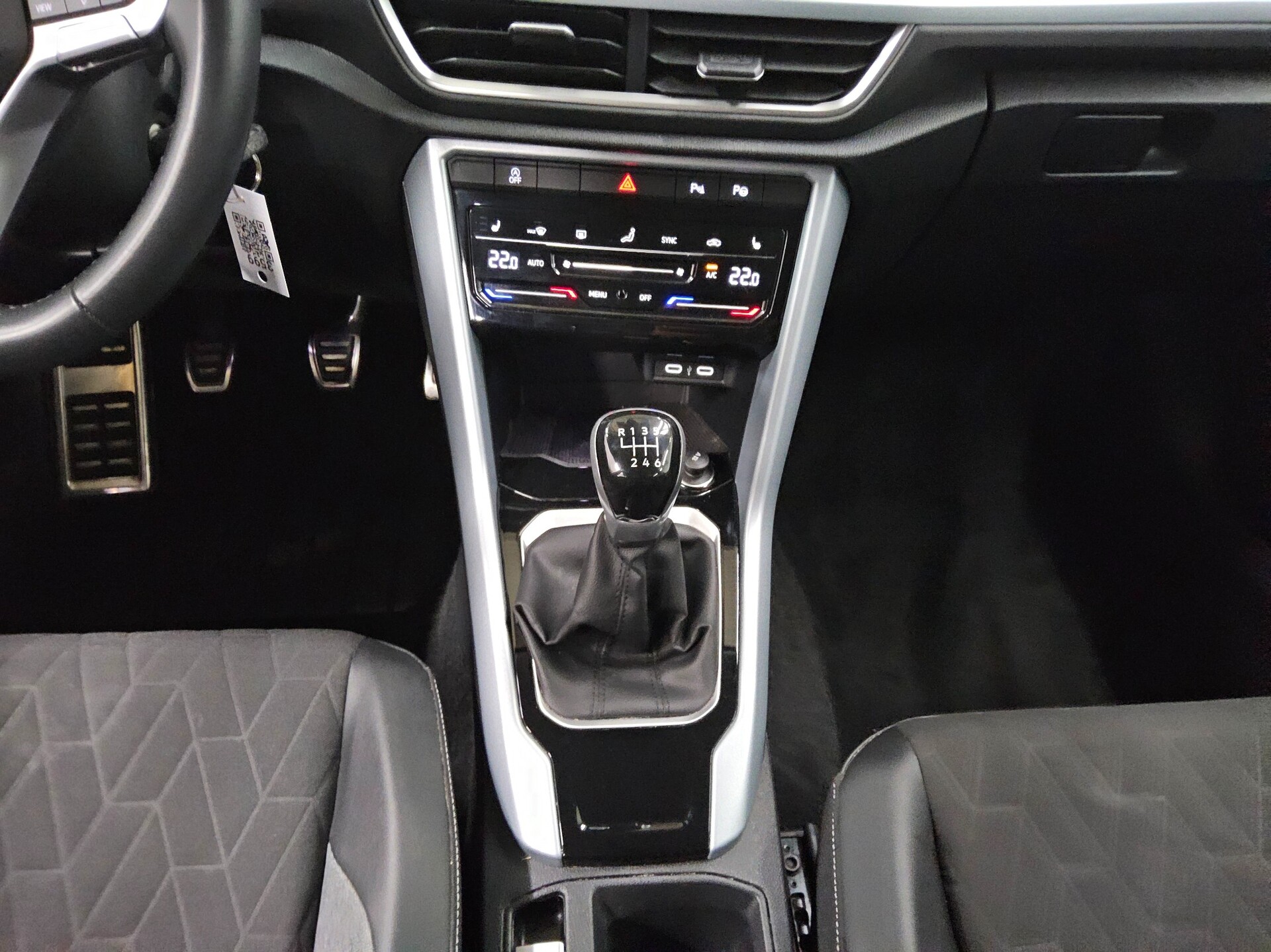 Volkswagen T-Roc 1.0 TSI Navi LED DC ACC PDC Shz 6