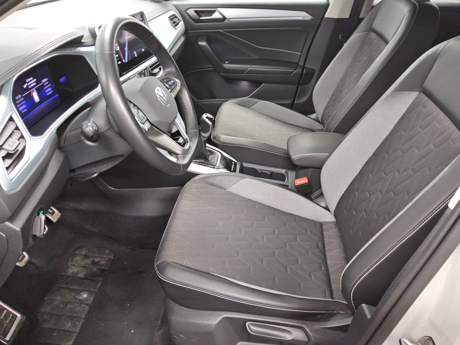 Volkswagen T-Roc 1.0 TSI Goal Navi LED DC PDC SHZ ACC 9