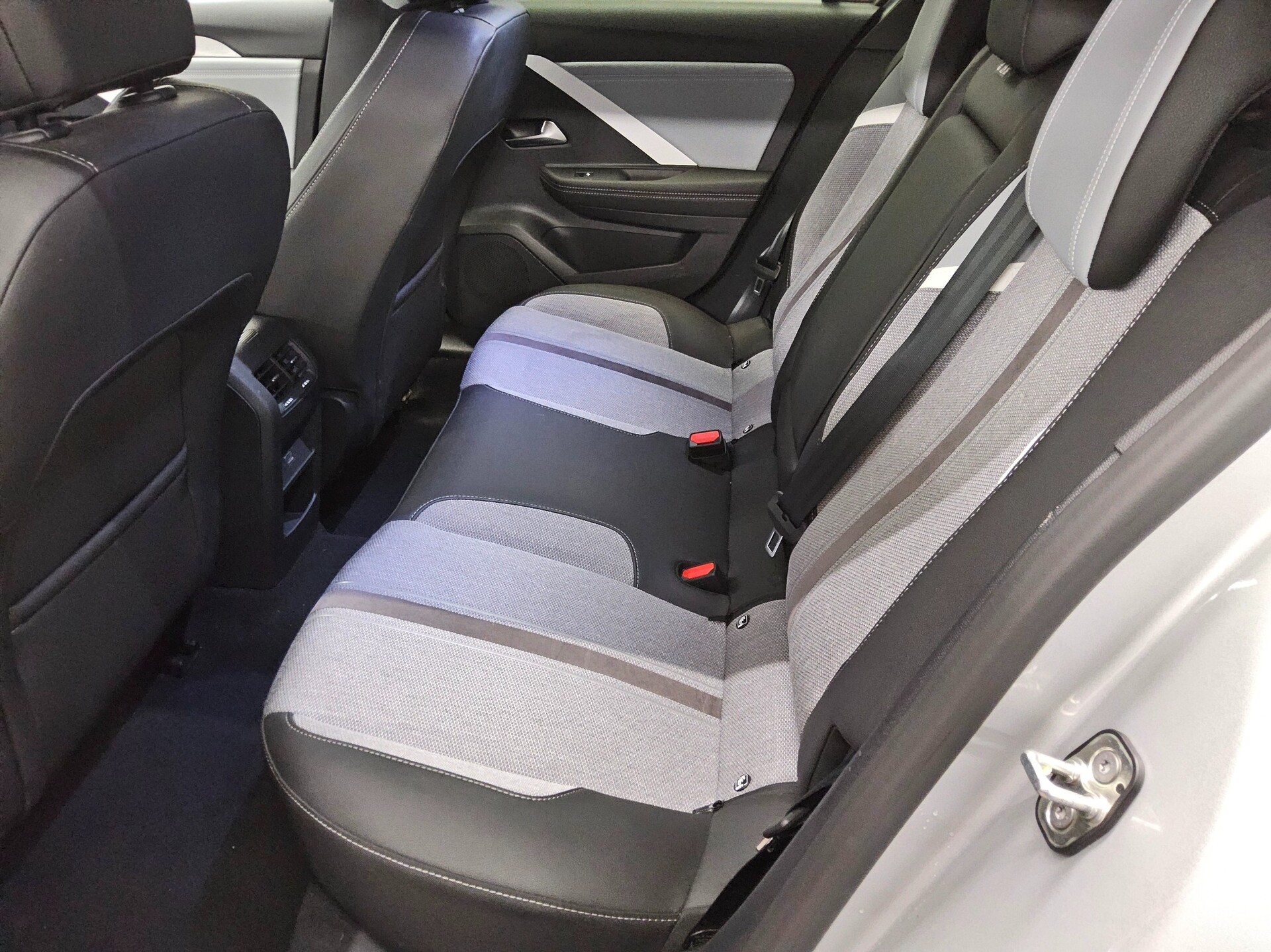 Opel Astra ST 1.5 D Elegance T-Leder Navi LED RFK 13