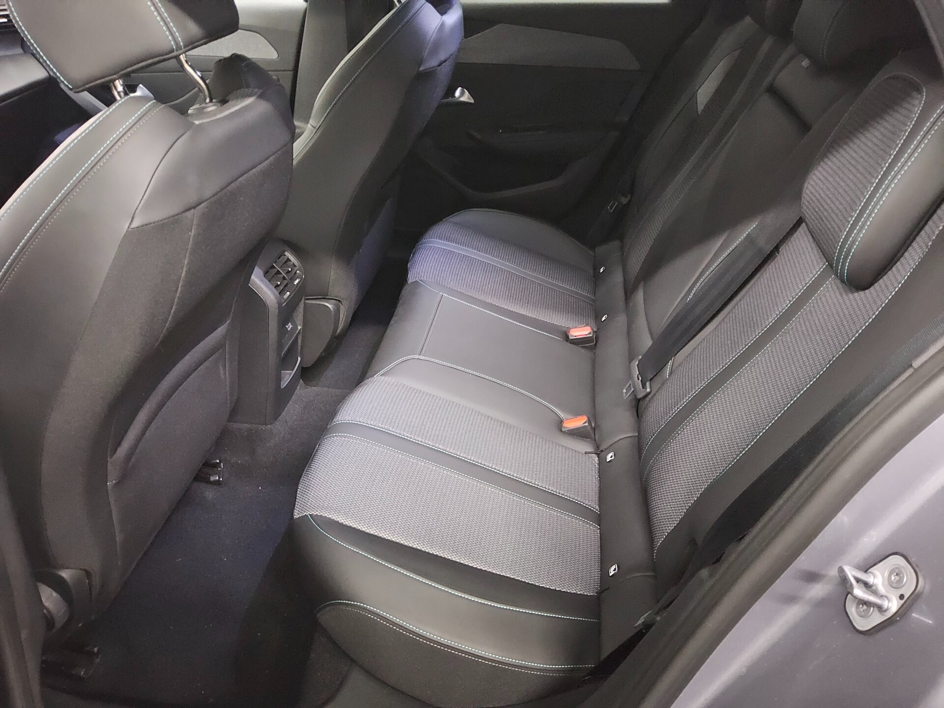 Peugeot 308 1.5 BlueHDi 130 Allure T-Leder Navi LED 360° 13