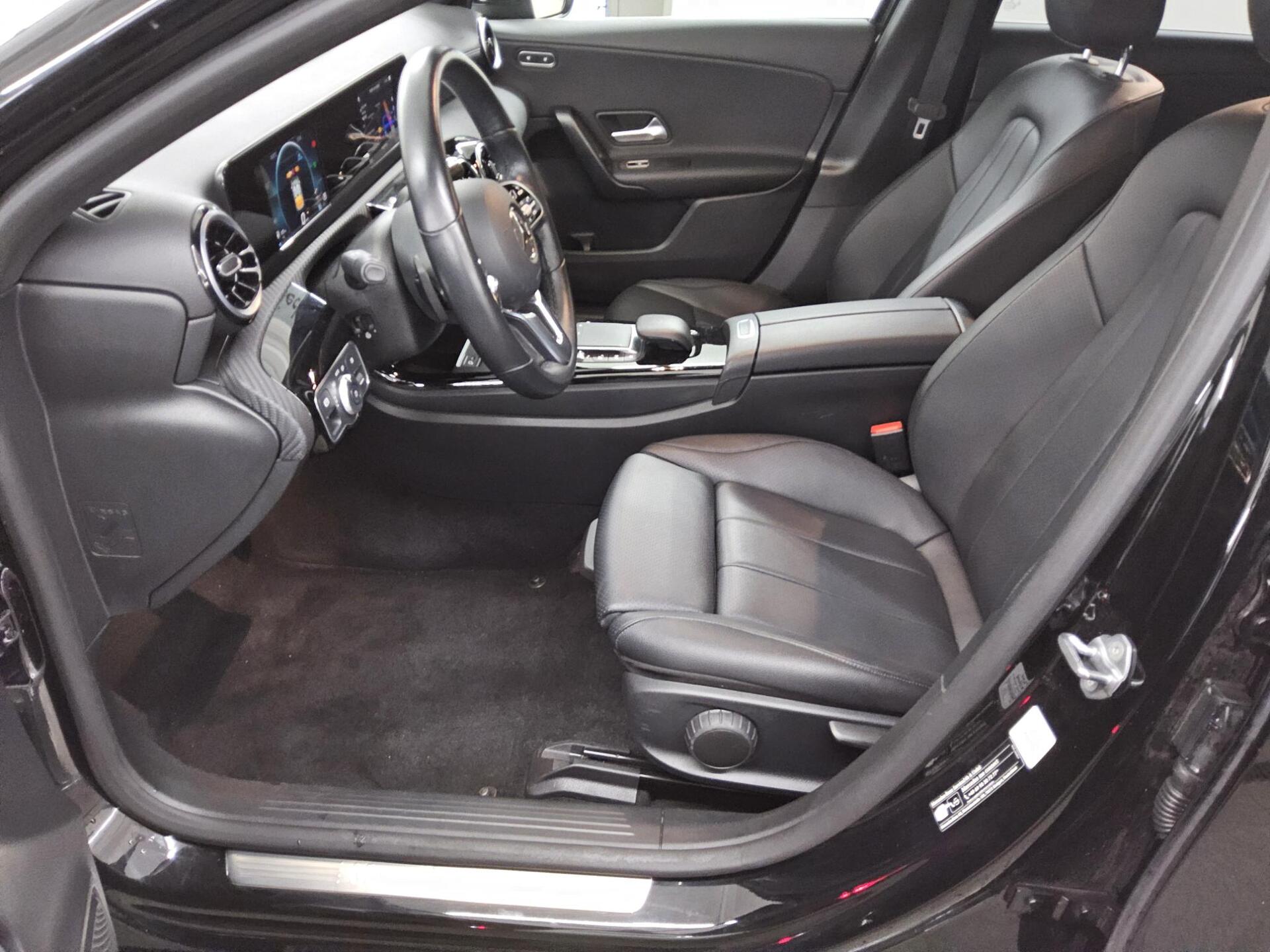 Mercedes-Benz A 200 d Leder Navi LED RfK PDC Shz Distronic+ 9