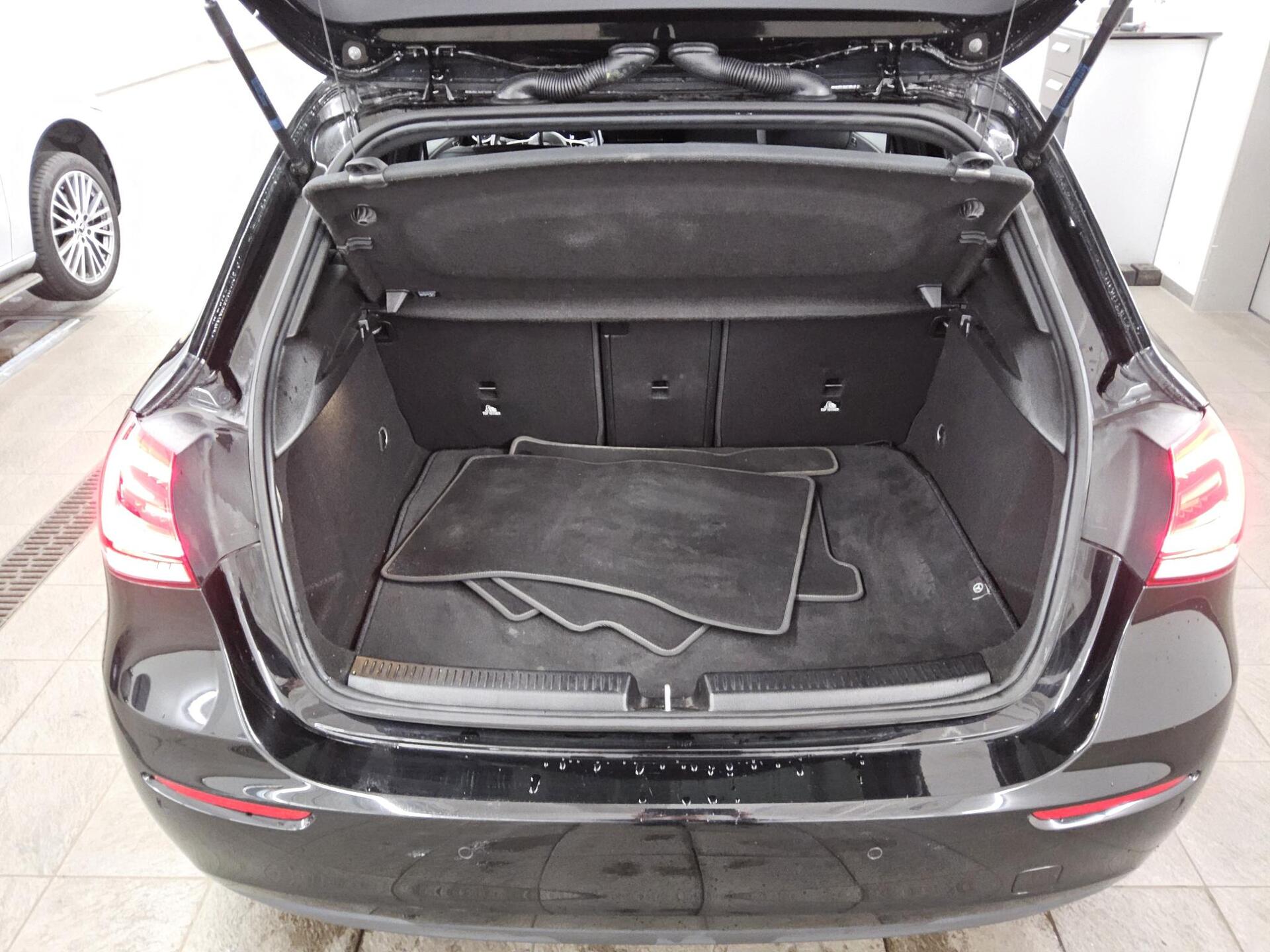 Mercedes-Benz A 200 d Leder Navi LED RfK PDC Shz Distronic+ 12