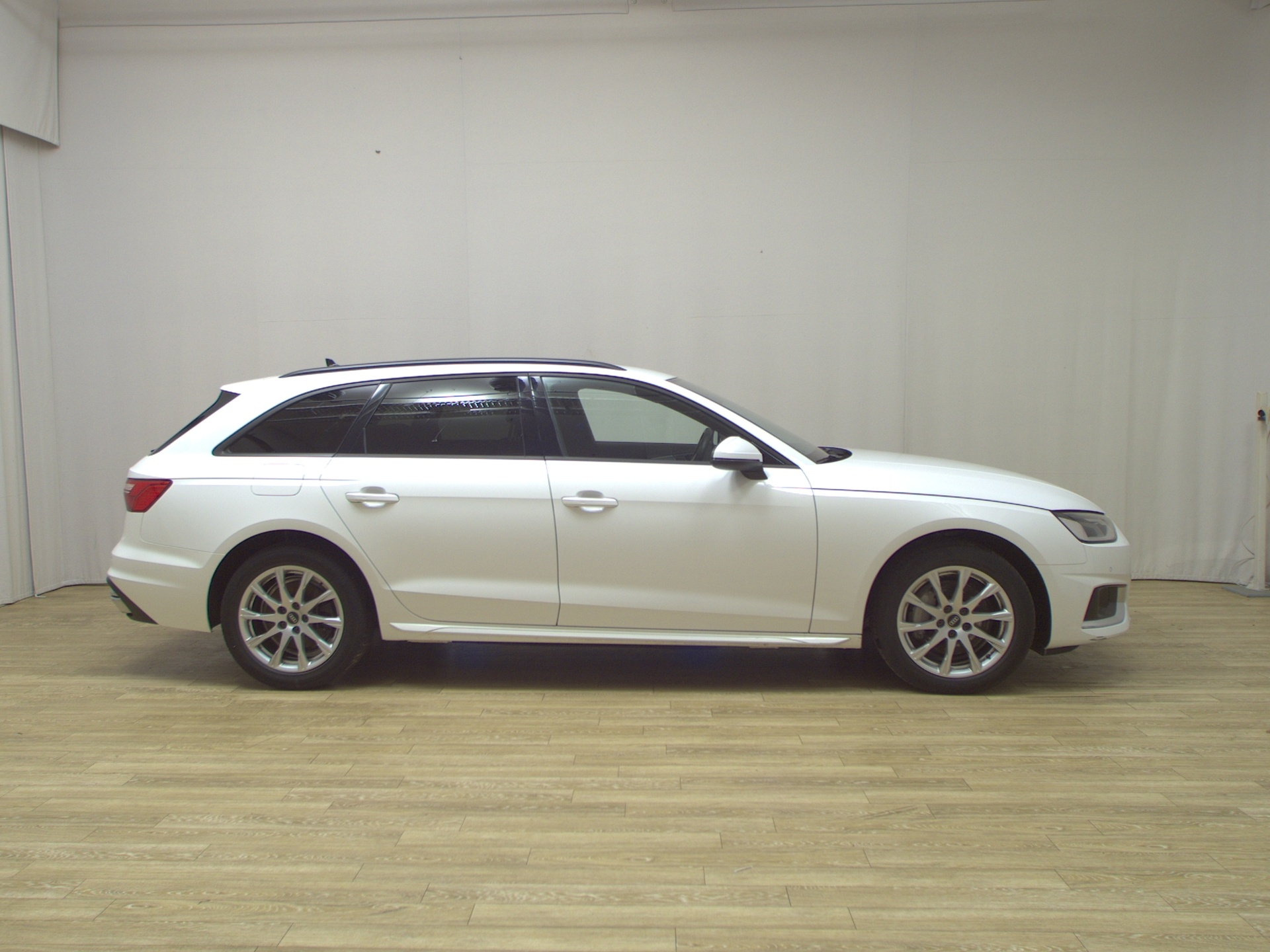 Audi A4 Avant 40 TDI advanced Navi+ LED vc Shz PDC