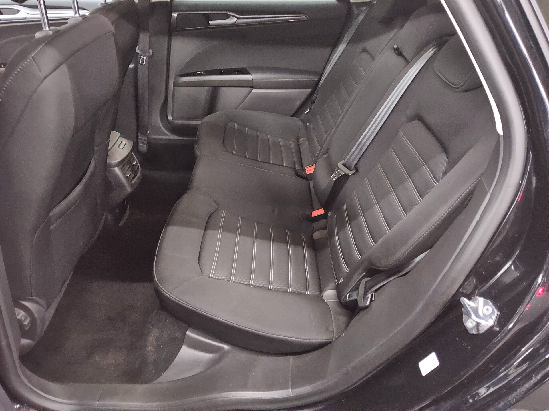 Ford Mondeo Turnier 2.0 EB Titanium Navi LED RFK AHK 13