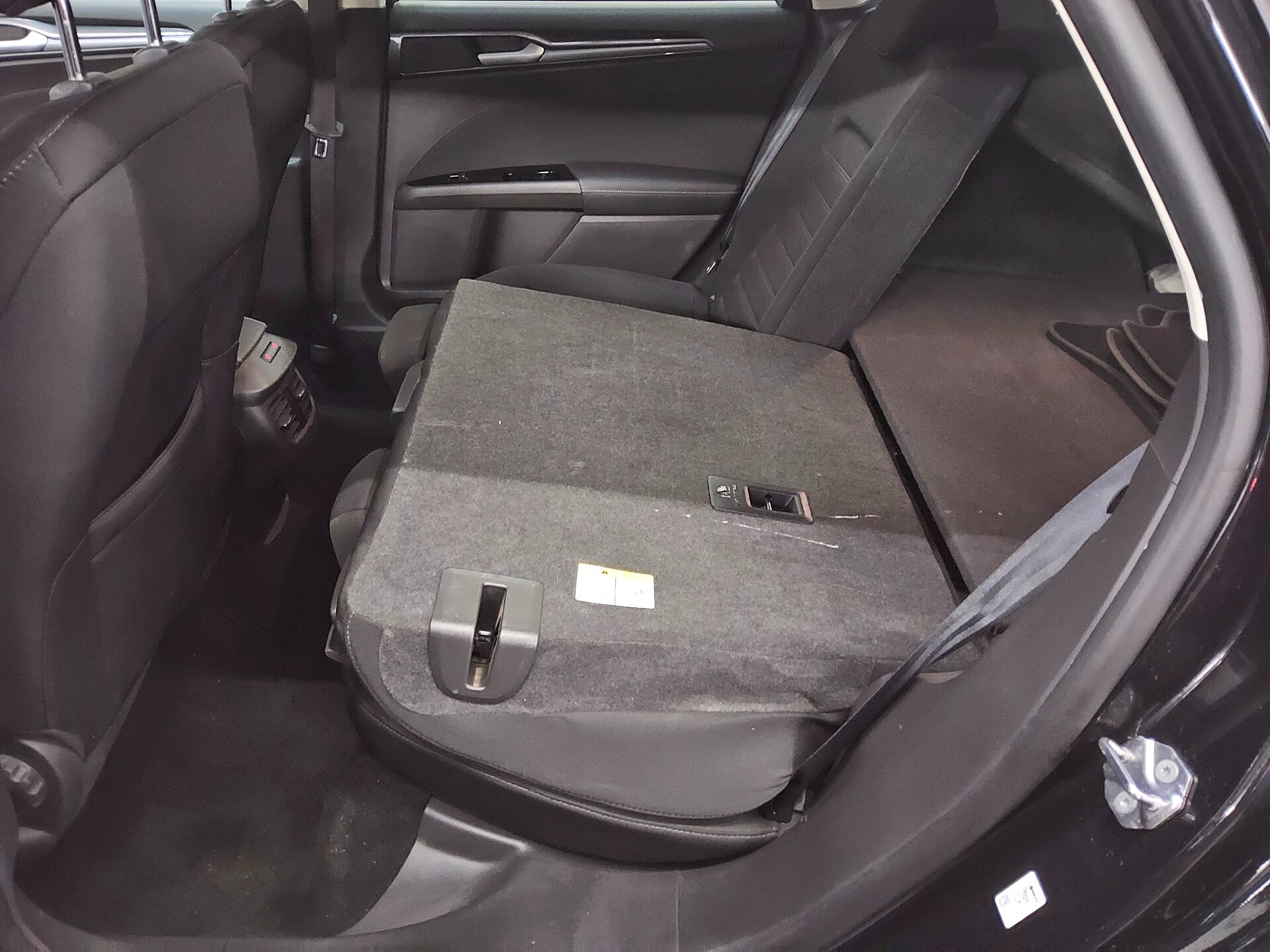 Ford Mondeo Turnier 2.0 EB Titanium Navi LED RFK AHK 12