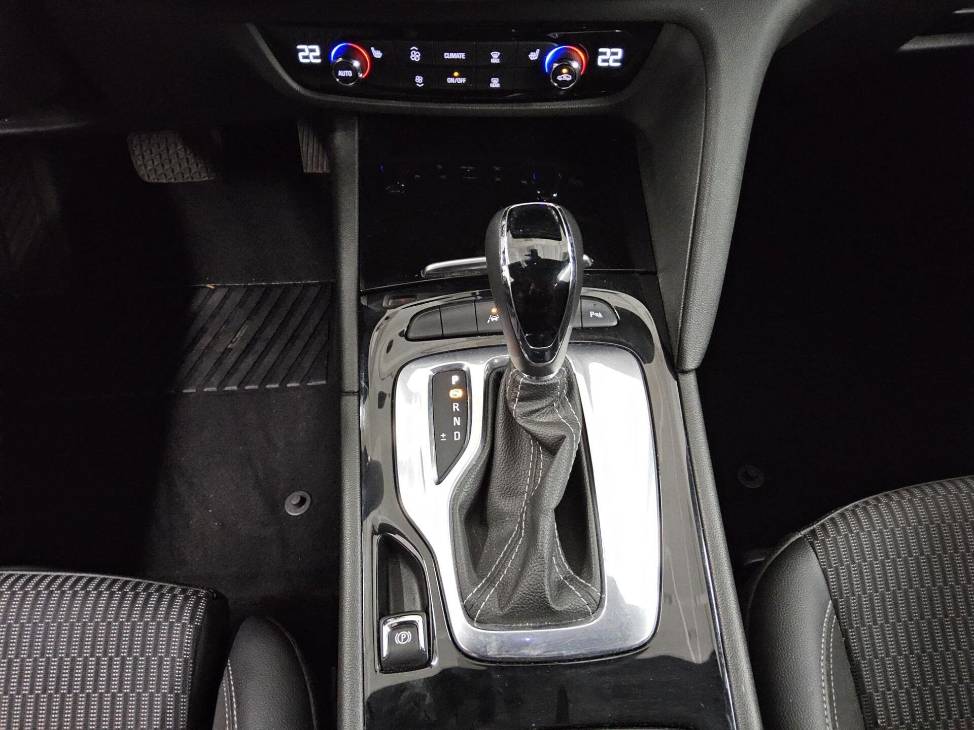 Opel Insignia ST 2.0 D Elegance T-Leder Navi LED AHK 6