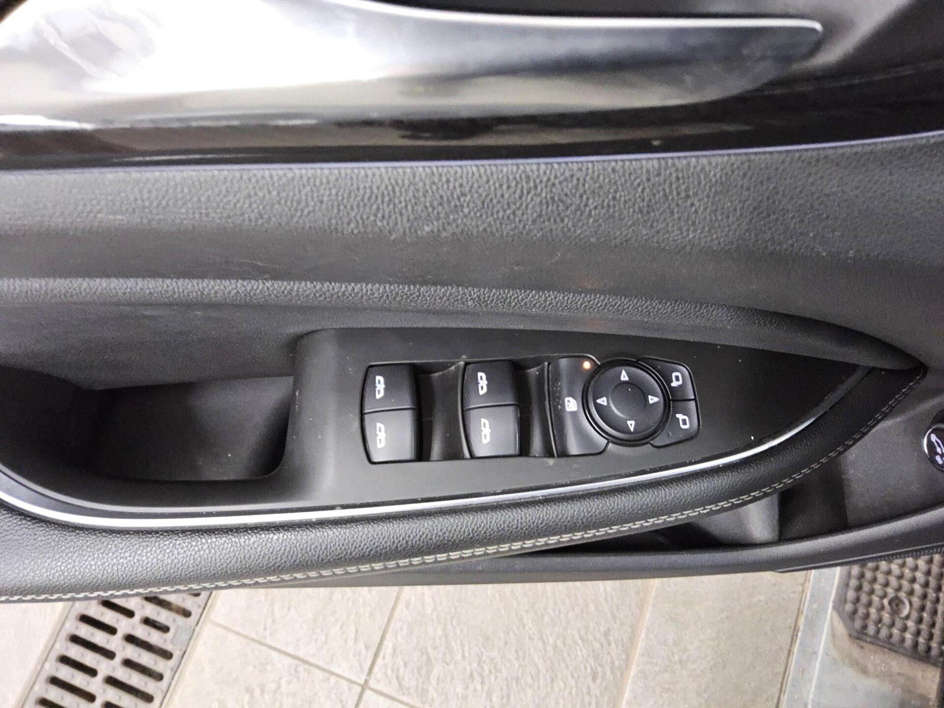 Opel Insignia ST 2.0 D Elegance T-Leder Navi LED AHK 9