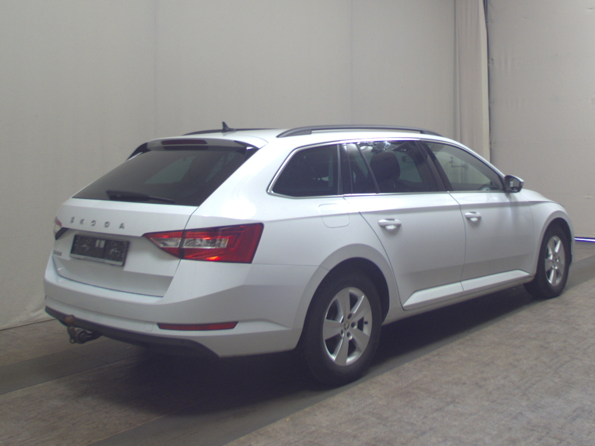 Skoda Superb Kombi 2.0 TDI Ambition Navi LED vc AHK 4