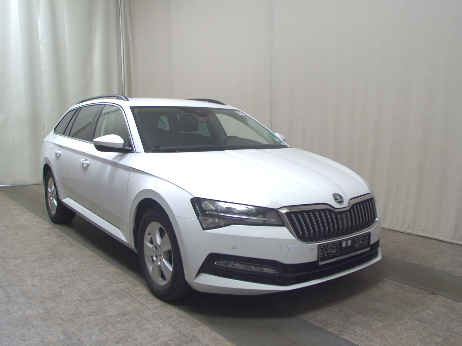 Skoda Superb Kombi 2.0 TDI Ambition Navi LED vc AHK 3