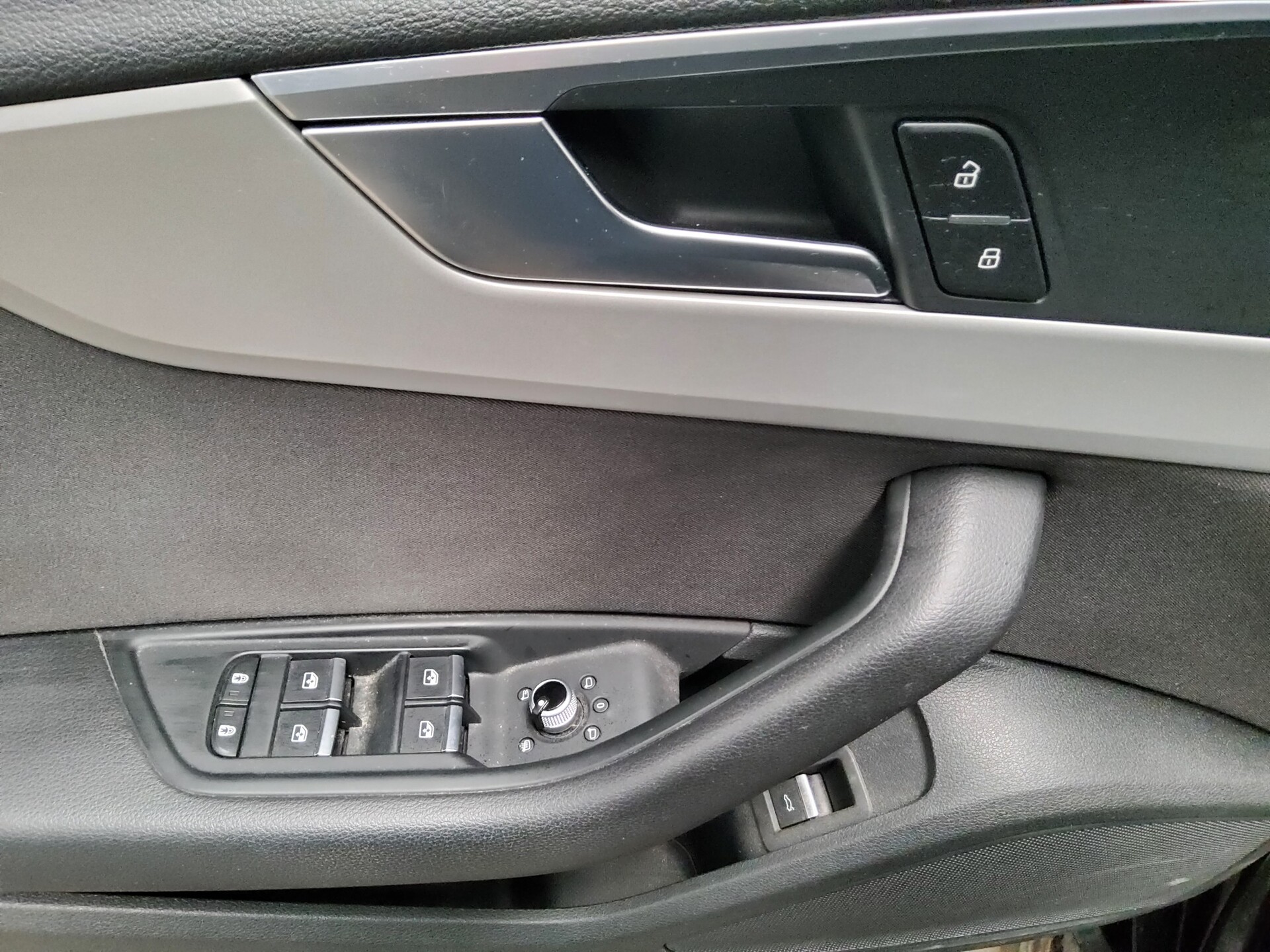 Audi A4 Avant 35 TDI Navi LED Sportsitze PDC Shz 9