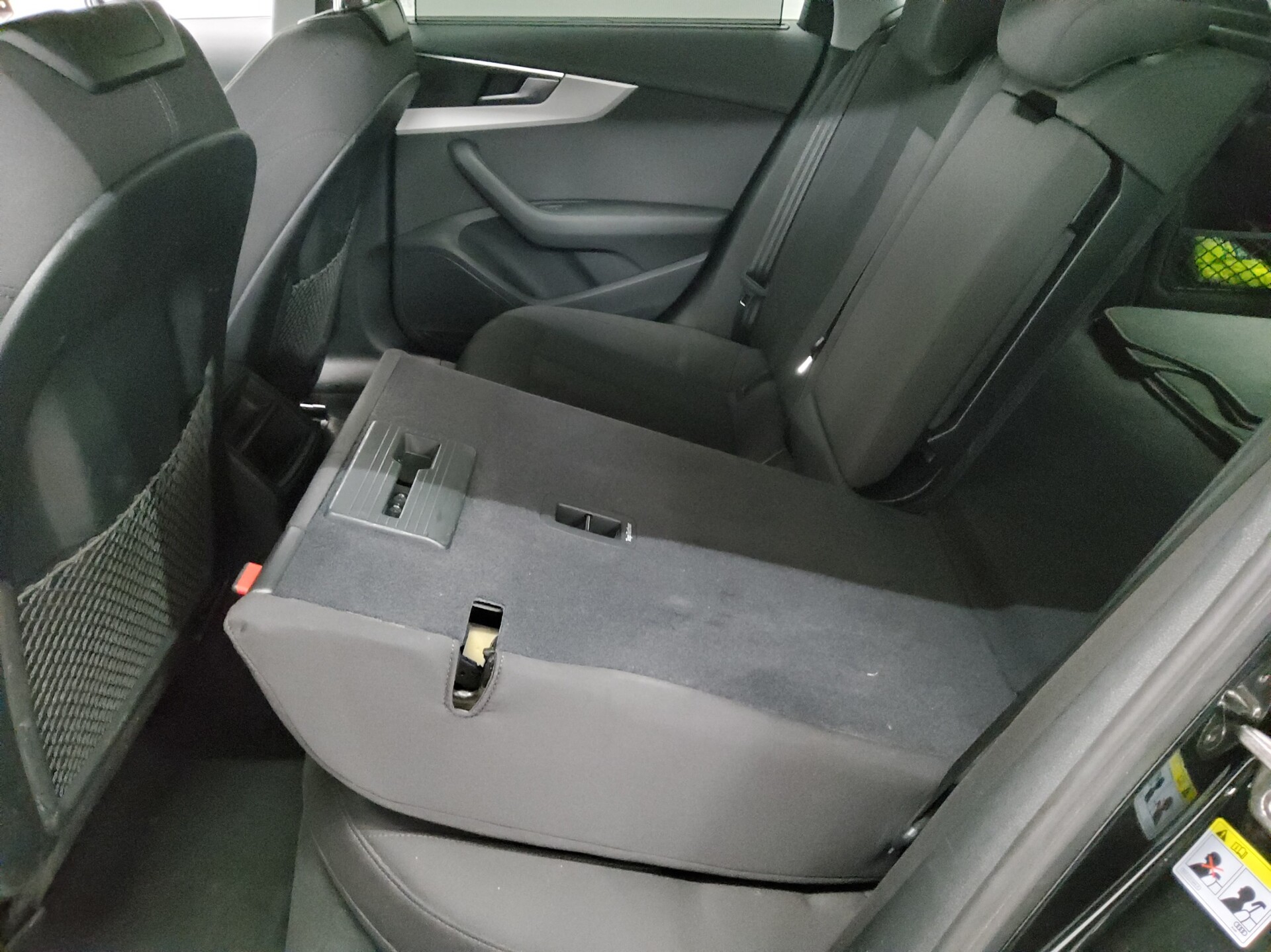 Audi A4 Avant 35 TDI Navi LED Sportsitze PDC Shz 12