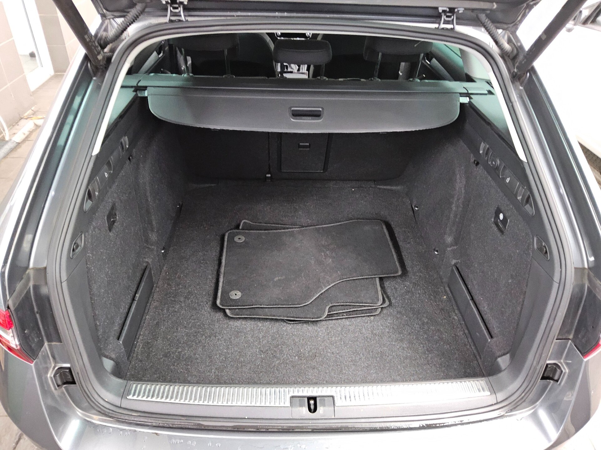 Skoda Superb Kombi 2.0 TDI Ambition Navi LED vc ACC 12