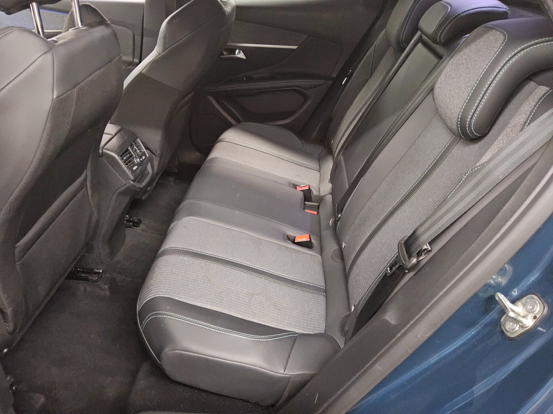 Peugeot 3008 1.2 PureTech Allure Navi LED DigiTacho 13