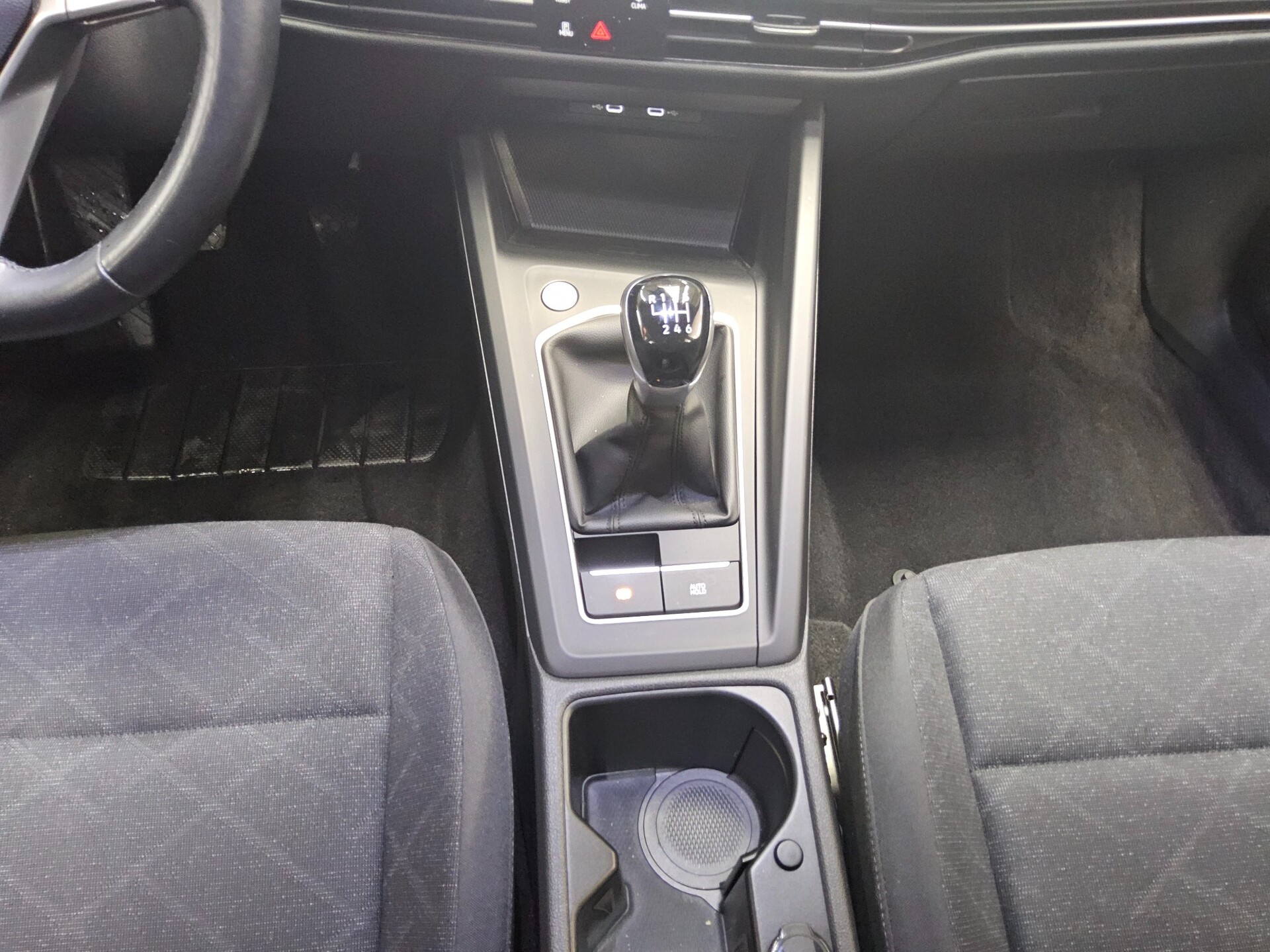 Volkswagen Golf-8 Var. 2.0 TDI Life Navi LED DC ACC PDC Shz 6