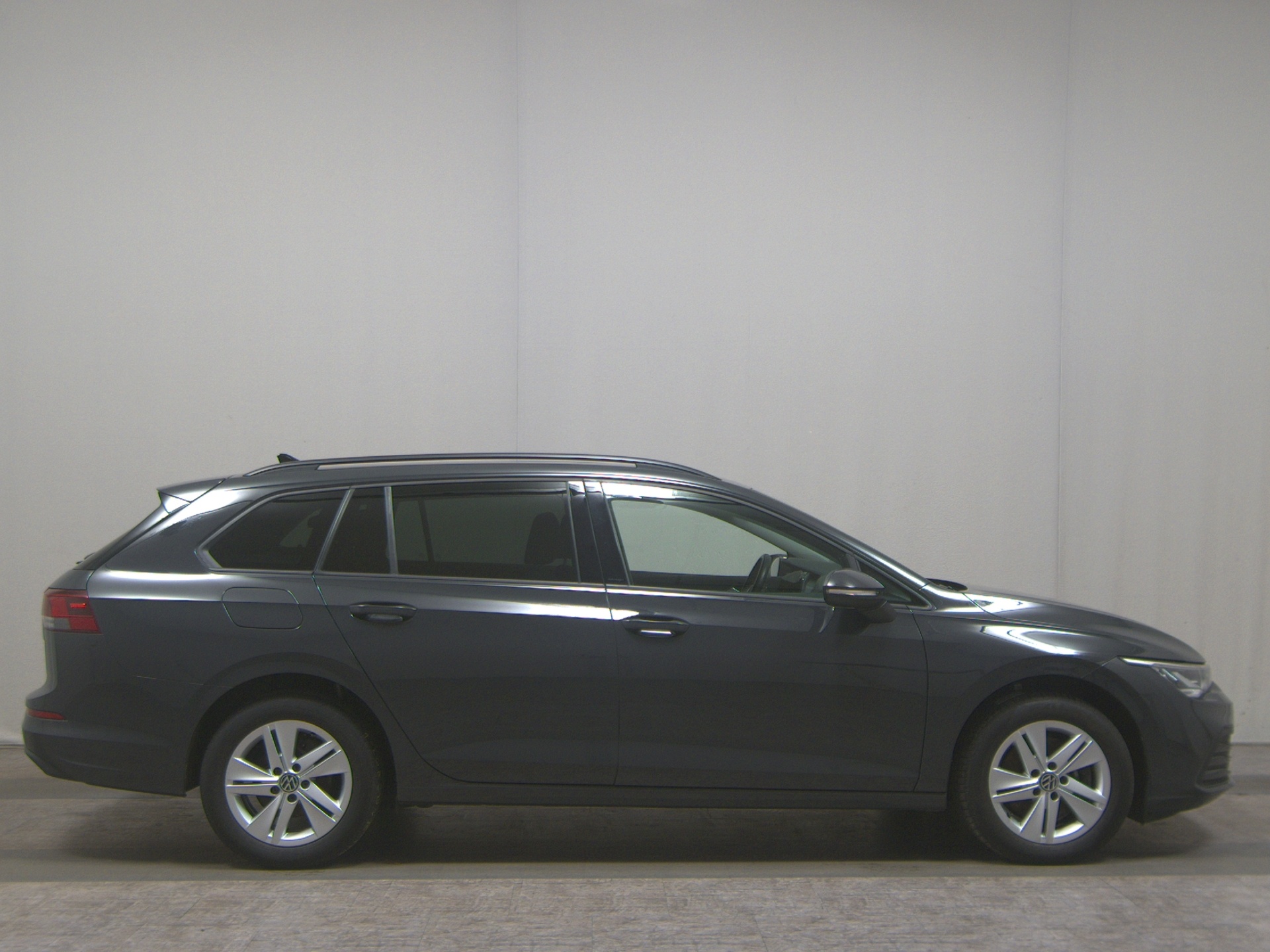 Volkswagen Golf-8 Var. 2.0 TDI Life Navi LED DC ACC AHK Shz