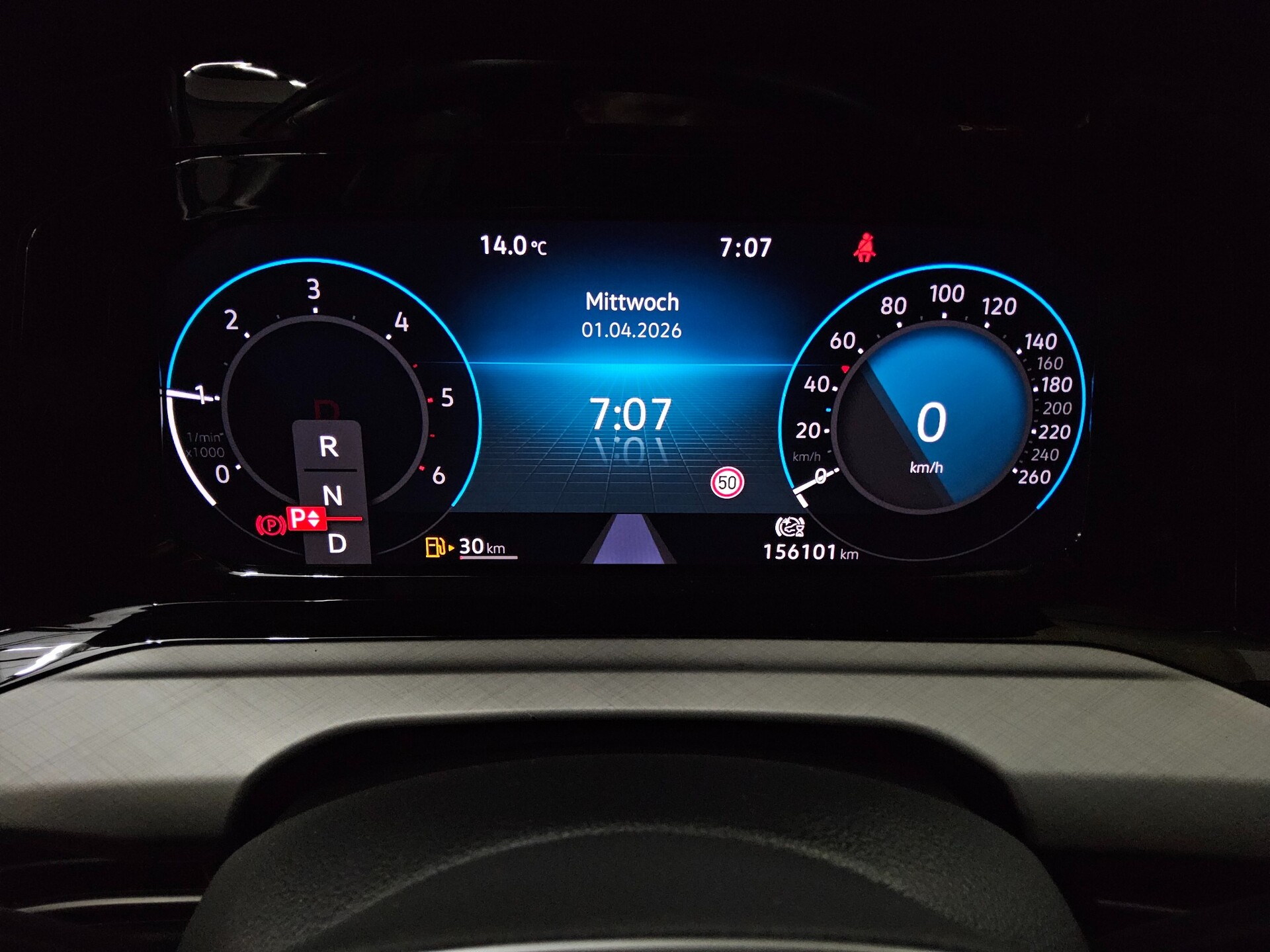 Volkswagen Golf-8 Var. 2.0 TDI Life Navi LED DC ACC AHK Shz 8