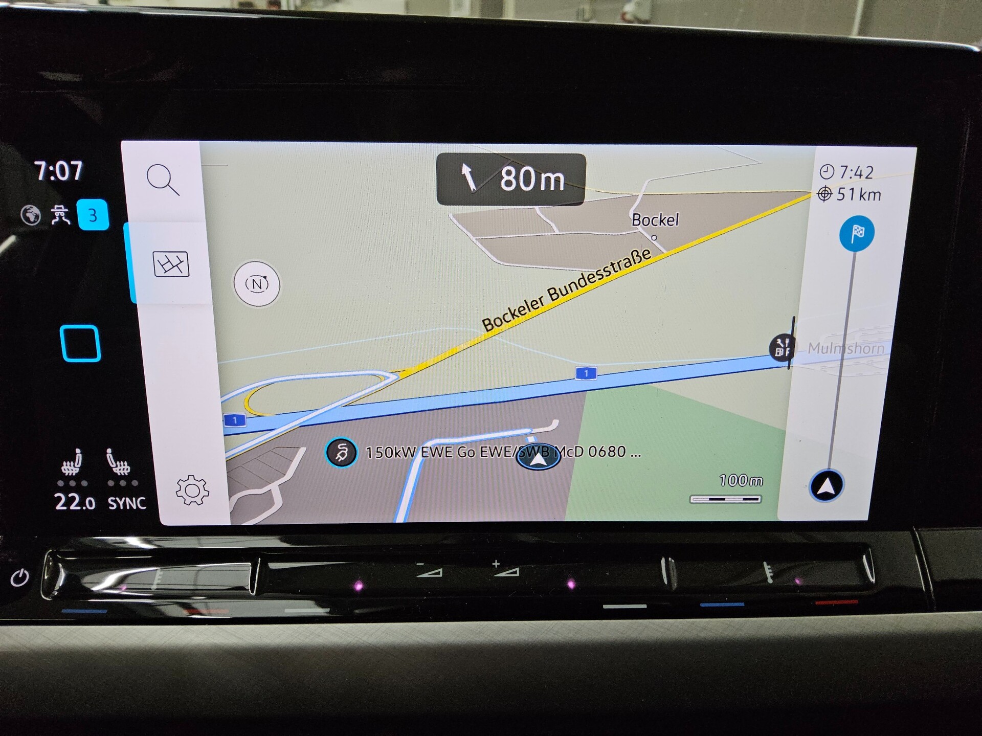 Volkswagen Golf-8 Var. 2.0 TDI Life Navi LED DC ACC AHK Shz 7