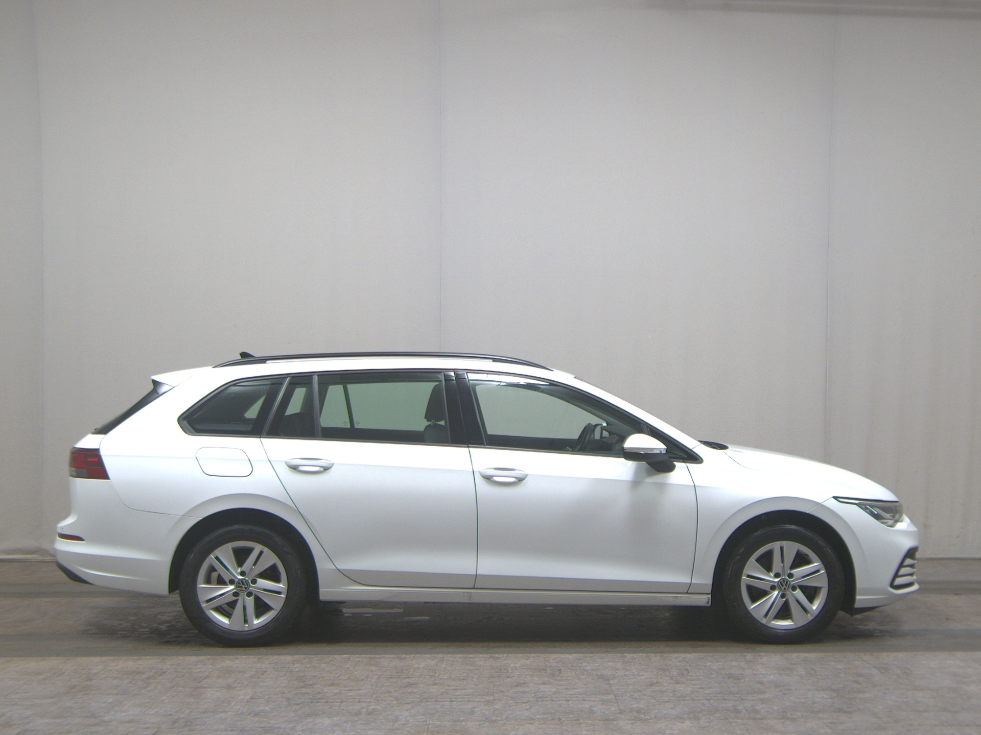 Volkswagen Golf-8 Var. 2.0 TDI Life Navi LED AID ACC PDC