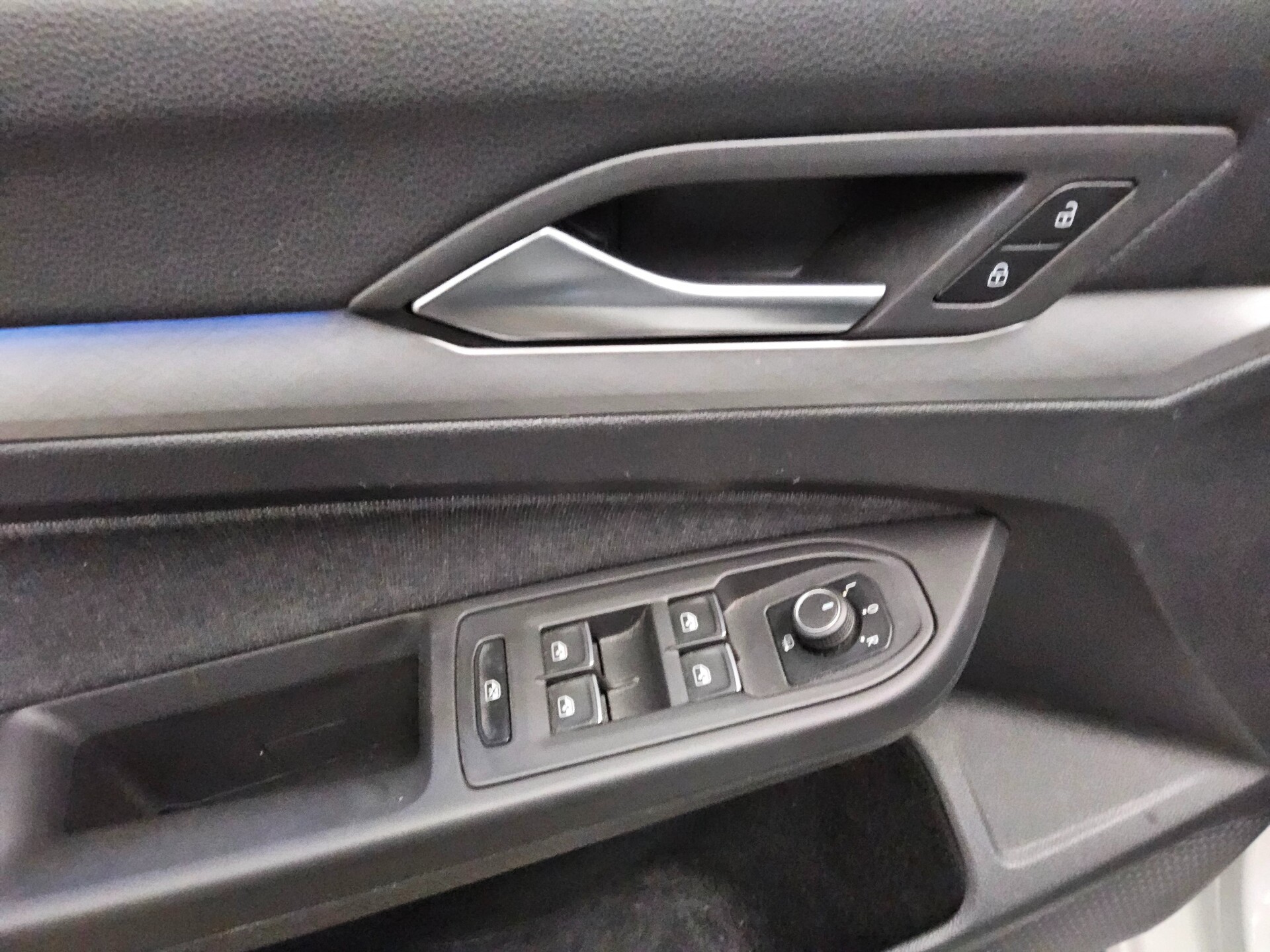 Volkswagen Golf-8 Var. 2.0 TDI Life Navi LED AID ACC PDC 10