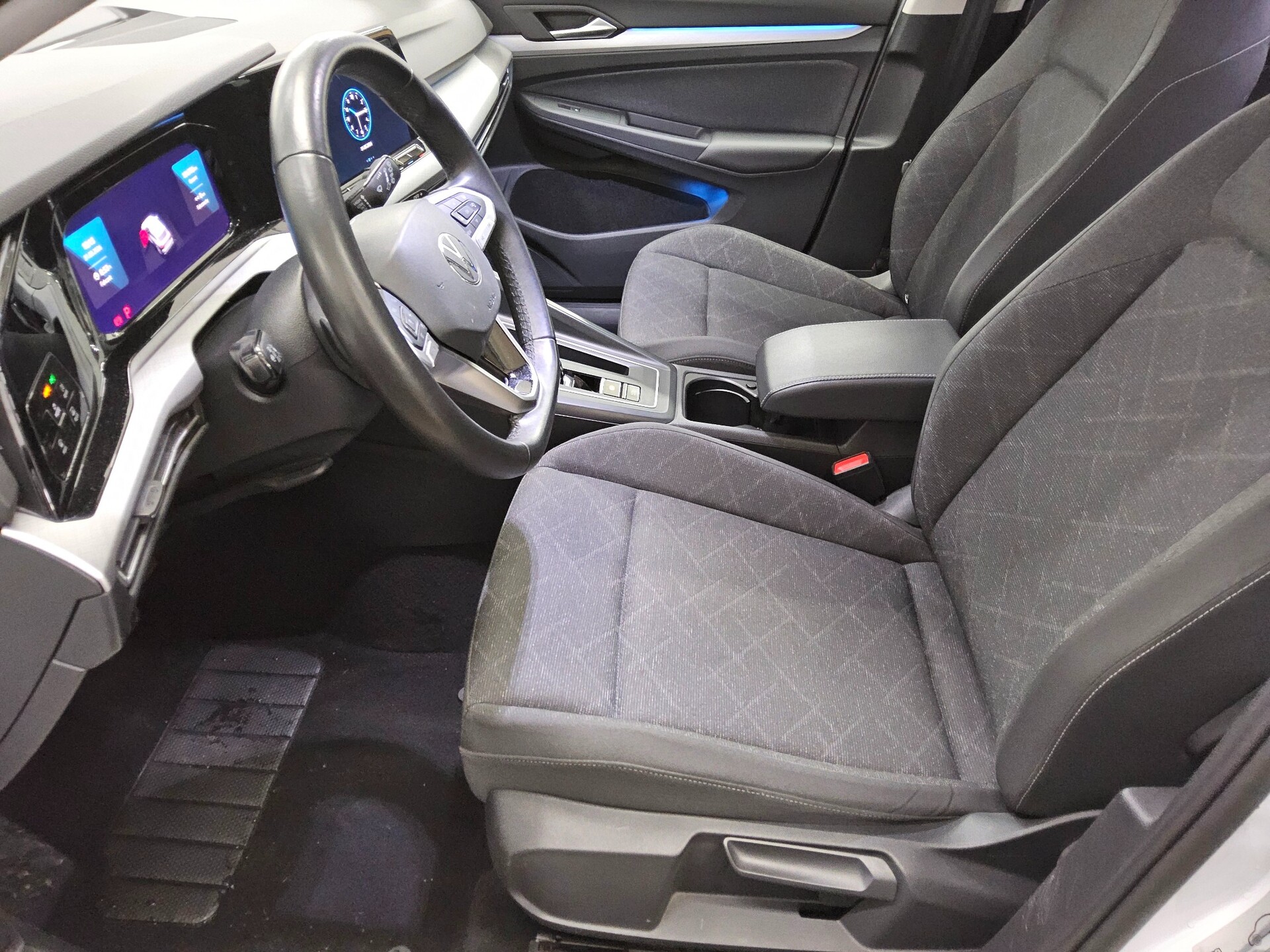 Volkswagen Golf-8 Var. 2.0 TDI Life Navi LED AID ACC PDC 9