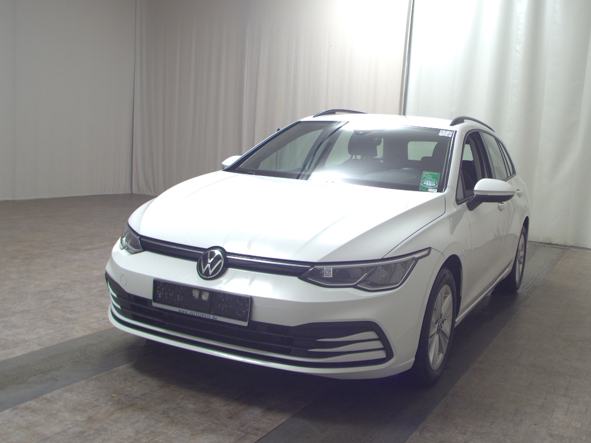 Volkswagen Golf-8 Var. 2.0 TDI Life Navi LED AID ACC PDC 2