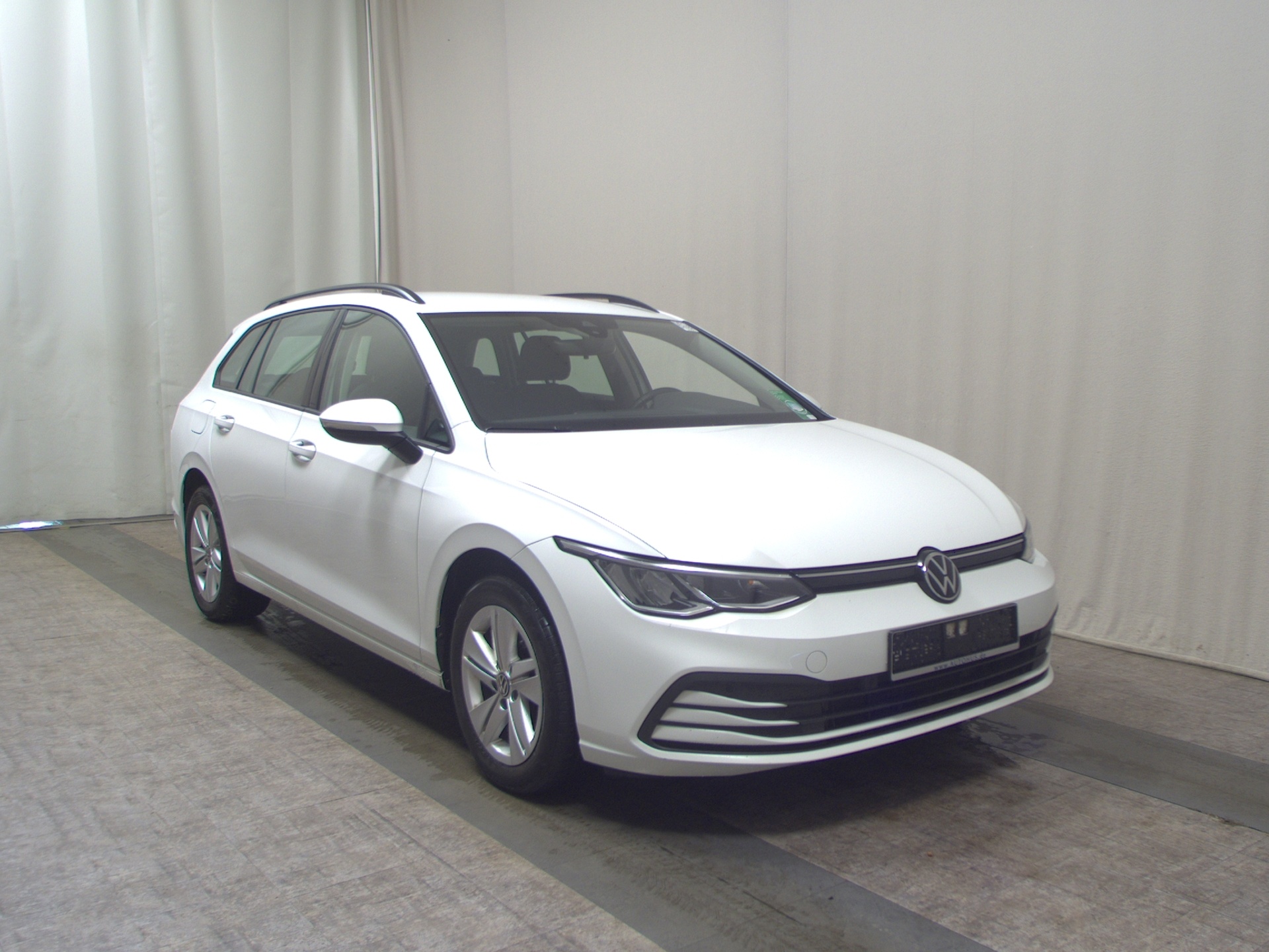 Volkswagen Golf-8 Var. 2.0 TDI Life Navi LED AID ACC PDC 3