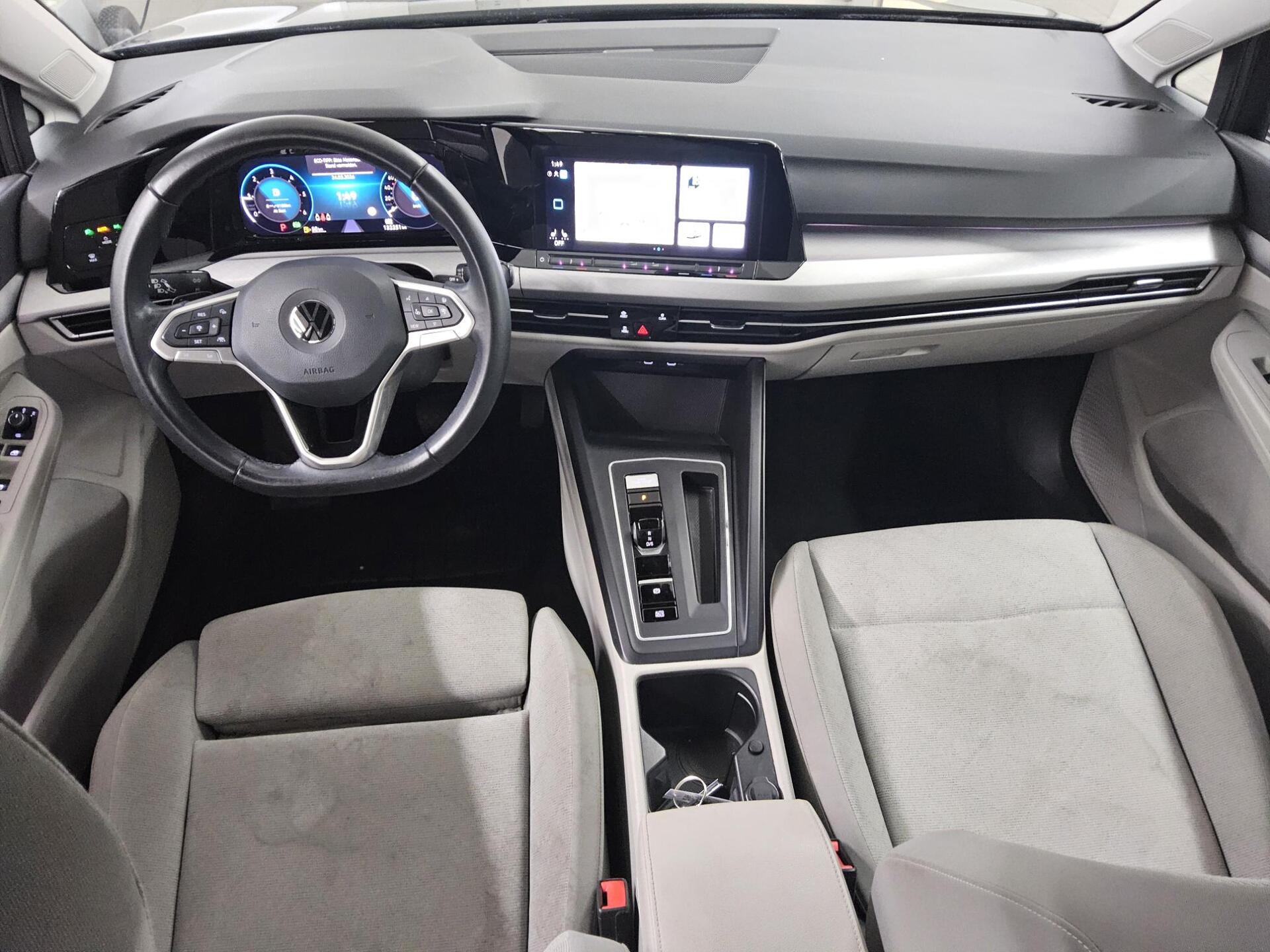 Volkswagen Golf-8 Var. 2.0 TDI Life Navi LED DC ACC PDC Shz 5