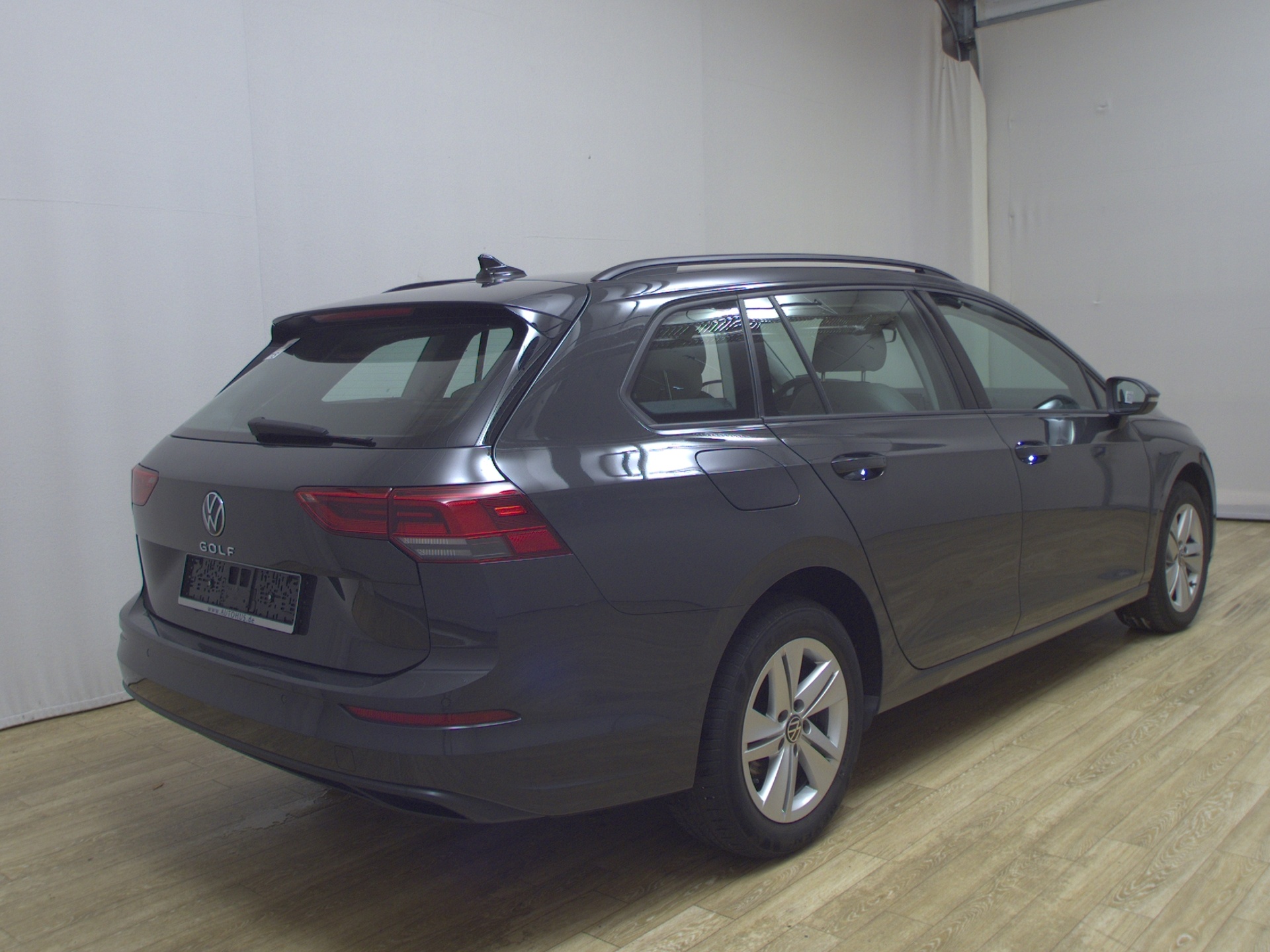 Volkswagen Golf-8 Var. 2.0 TDI Life Navi LED DC ACC PDC Shz 4