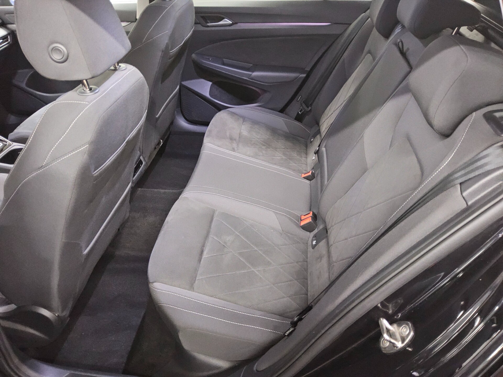 Volkswagen Golf-8 Var. 2.0 TDI Style Navi LED DC ACC PDC 13