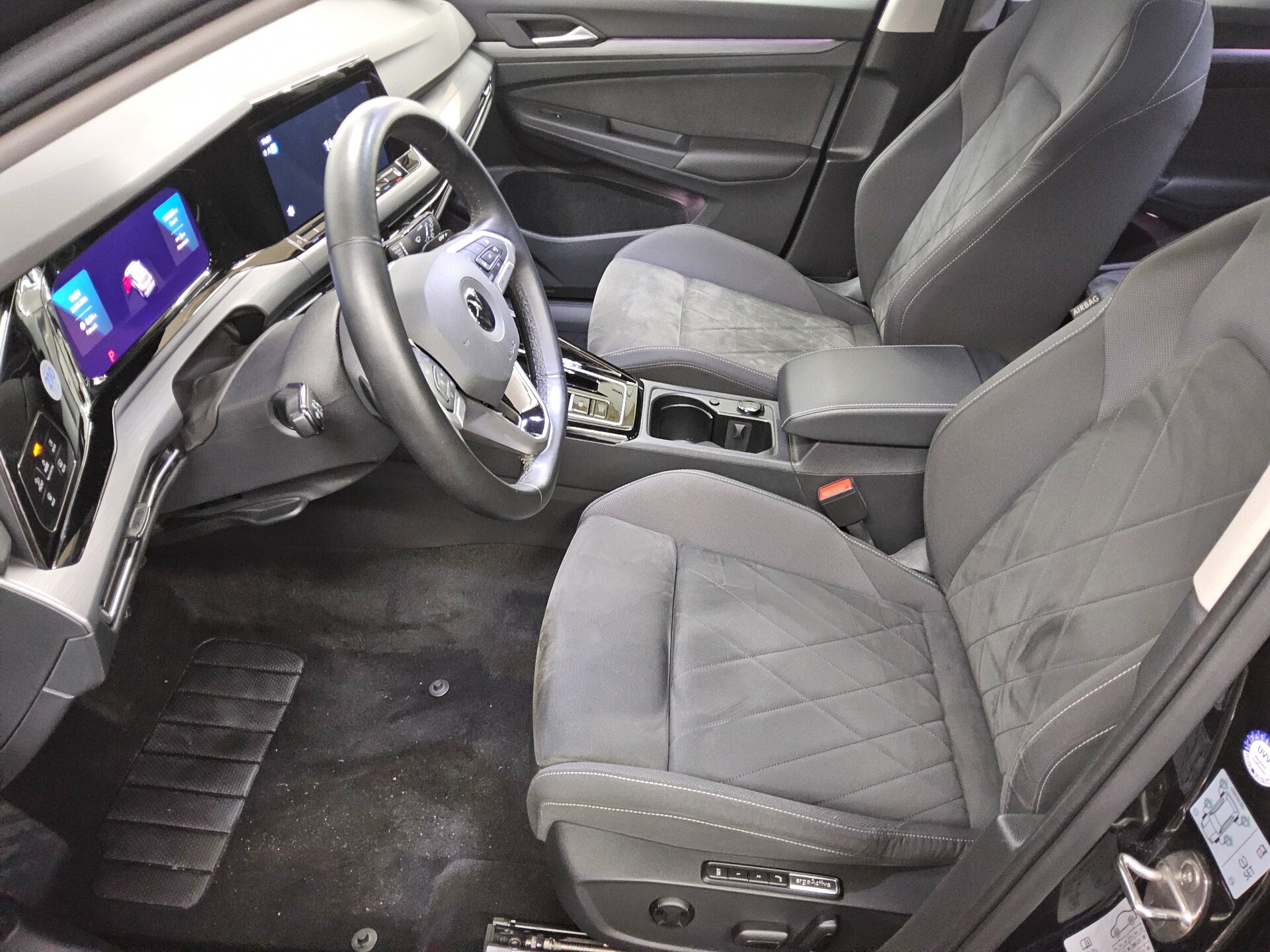 Volkswagen Golf-8 Var. 2.0 TDI Style Navi LED DC ACC PDC 9