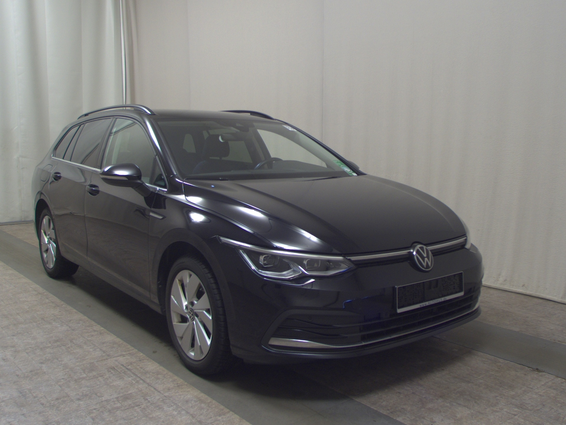 Volkswagen Golf-8 Var. 2.0 TDI Style Navi LED DC ACC PDC 3